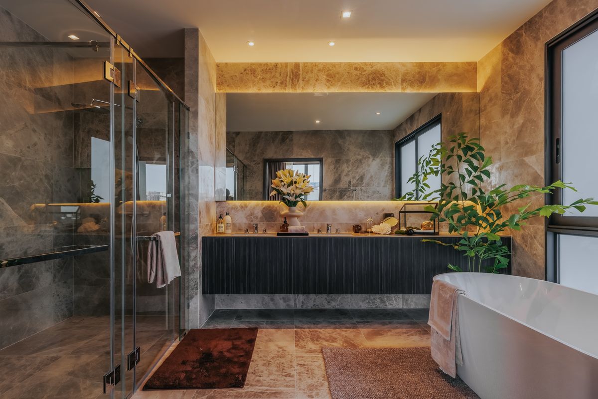 ขายบ้านพระราม 9 เพชรบุรีตัดใหม่ RCA : 🏡 บ้านเดี่ยวสุดหรู Artale Asoke-Rama9 ดีไซน์ทันสมัย 3 ห้องนอนใหญ่ 5 ห้องน้ำ ห้องนั่งเล่นเพดานสูง พร้อมวิวสระว่ายน้ำส่วนตัว ห้องครัวและแพนทรี่ครบครัน ใจกลางเมืองใกล้ถนนอโศก-พระราม 9