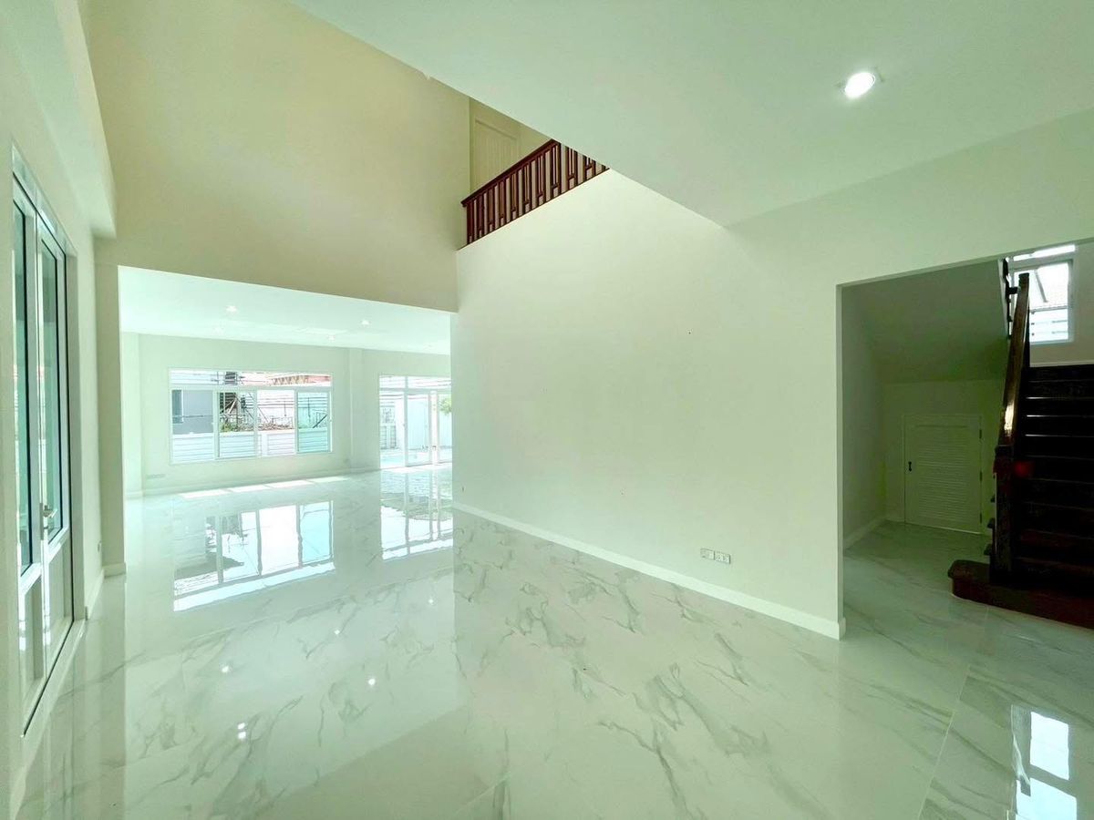 For SaleHouseMahachai Samut Sakhon : 🎉🏡 Golden opportunity! Discounted 2 million! #House No. 66 #Already rich! #Nusasiri City Rama 2 House with a private pool! 🌳💦