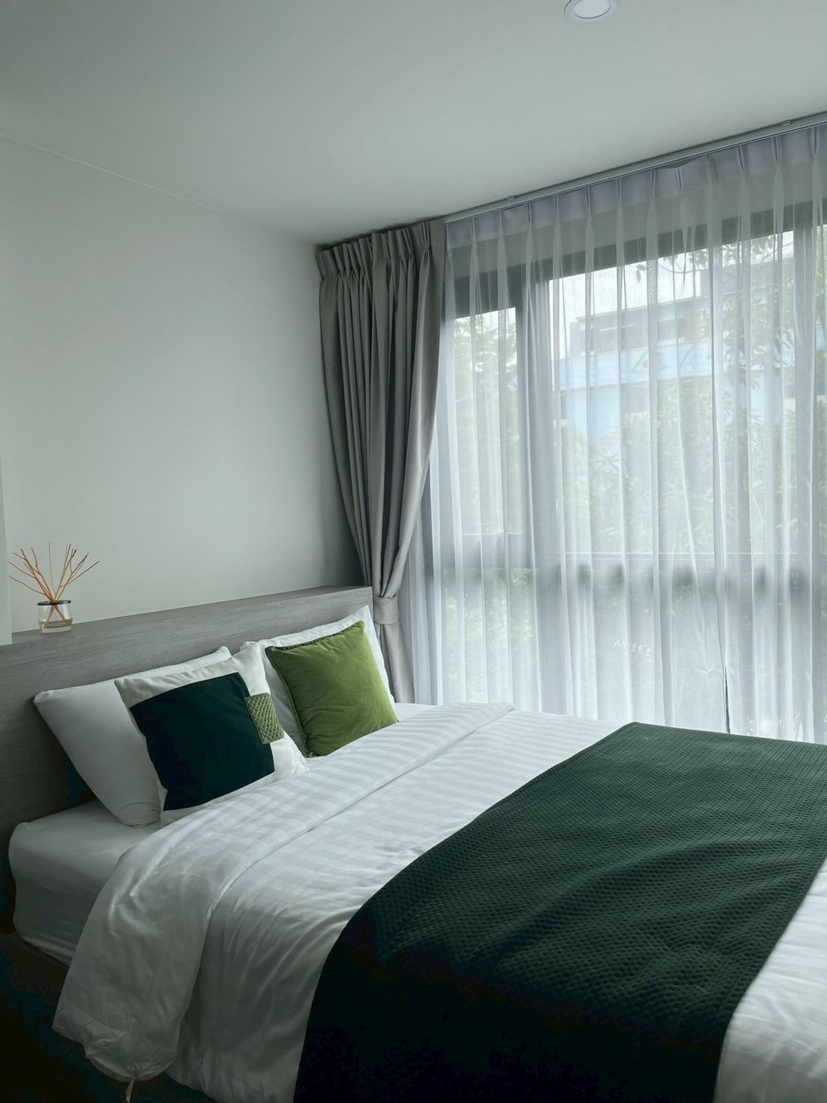 For SaleCondoPattaya, Bangsaen, Chonburi : Condo near Burapha University. The large room is fully decorated with 3 rooms.