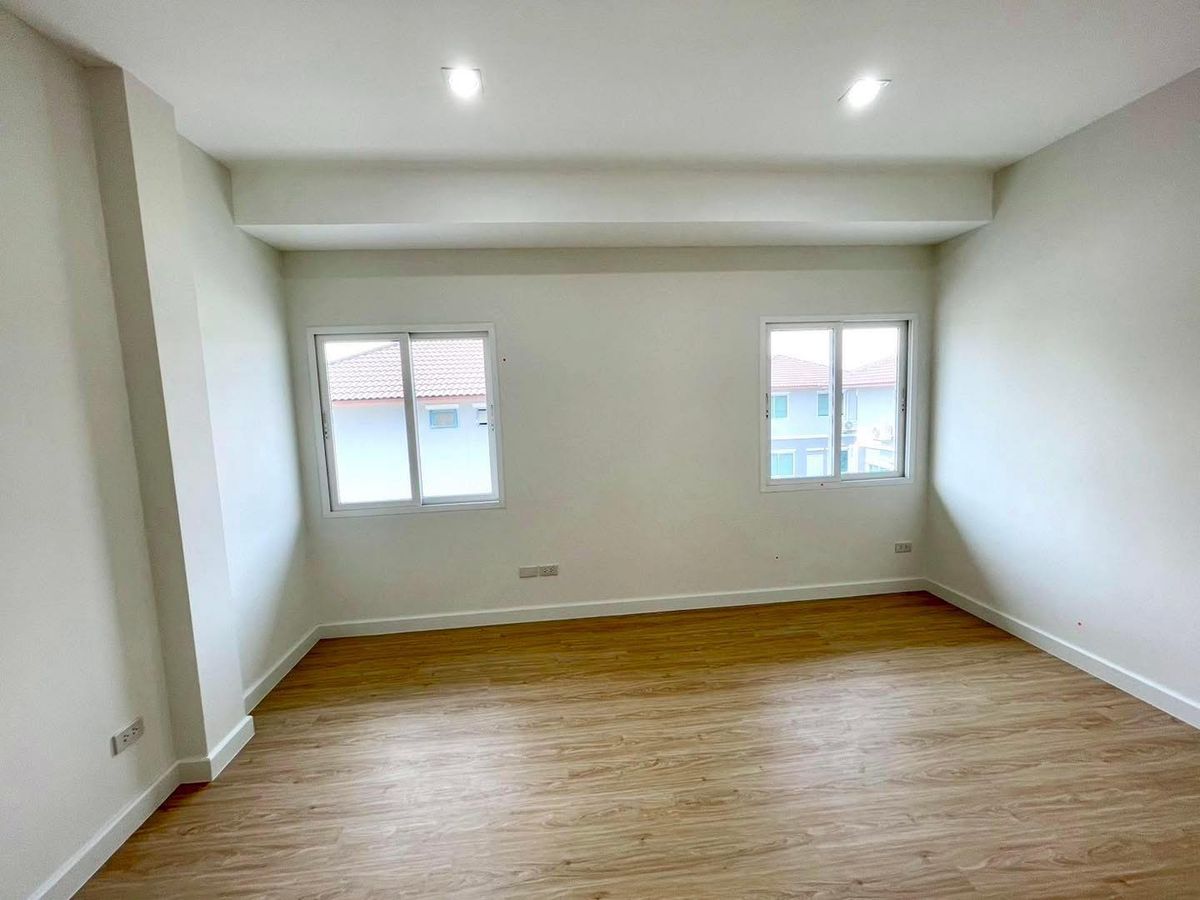 For SaleHouseMahachai Samut Sakhon : 🎉🏡 Golden opportunity! Discounted 2 million! #House No. 66 #Already rich! #Nusasiri City Rama 2 House with a private pool! 🌳💦