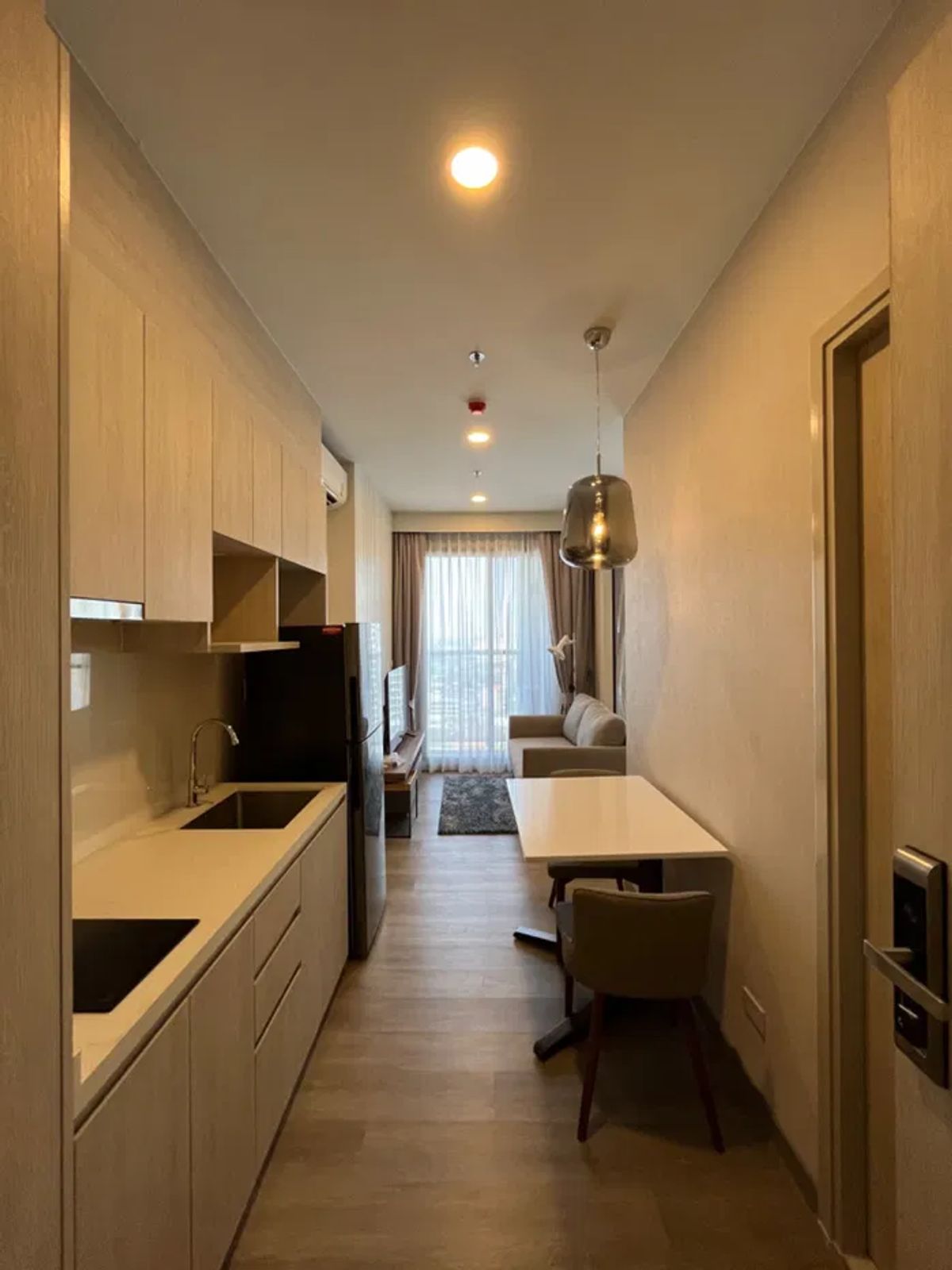 For RentCondoSriracha Laem Chabang Ban Bueng : Floor 18, sea and mountain view, size 35 sqm. Furniture/electrical appliances are only 17,000 baht/month !!! 💥 Interested in bargaining rooms 💥