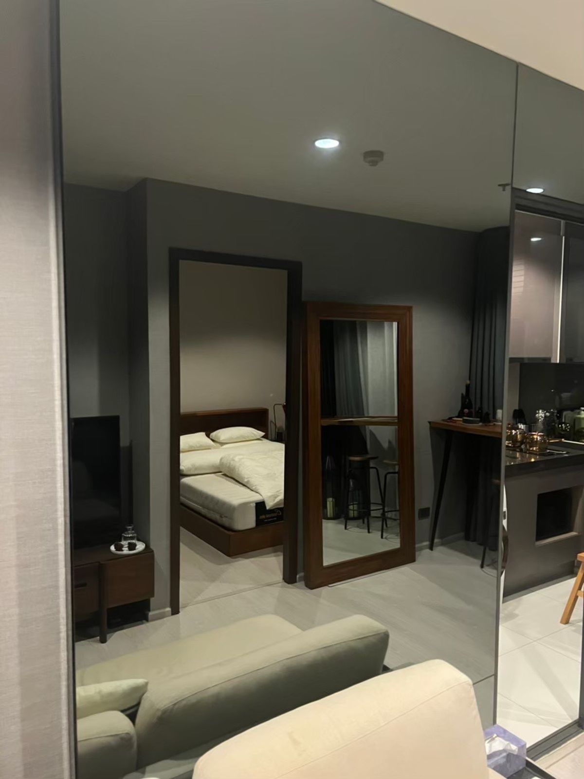 ให้เช่าคอนโดพระราม 9 เพชรบุรีตัดใหม่ RCA : Rhythm Asoke Ready to Move In! 