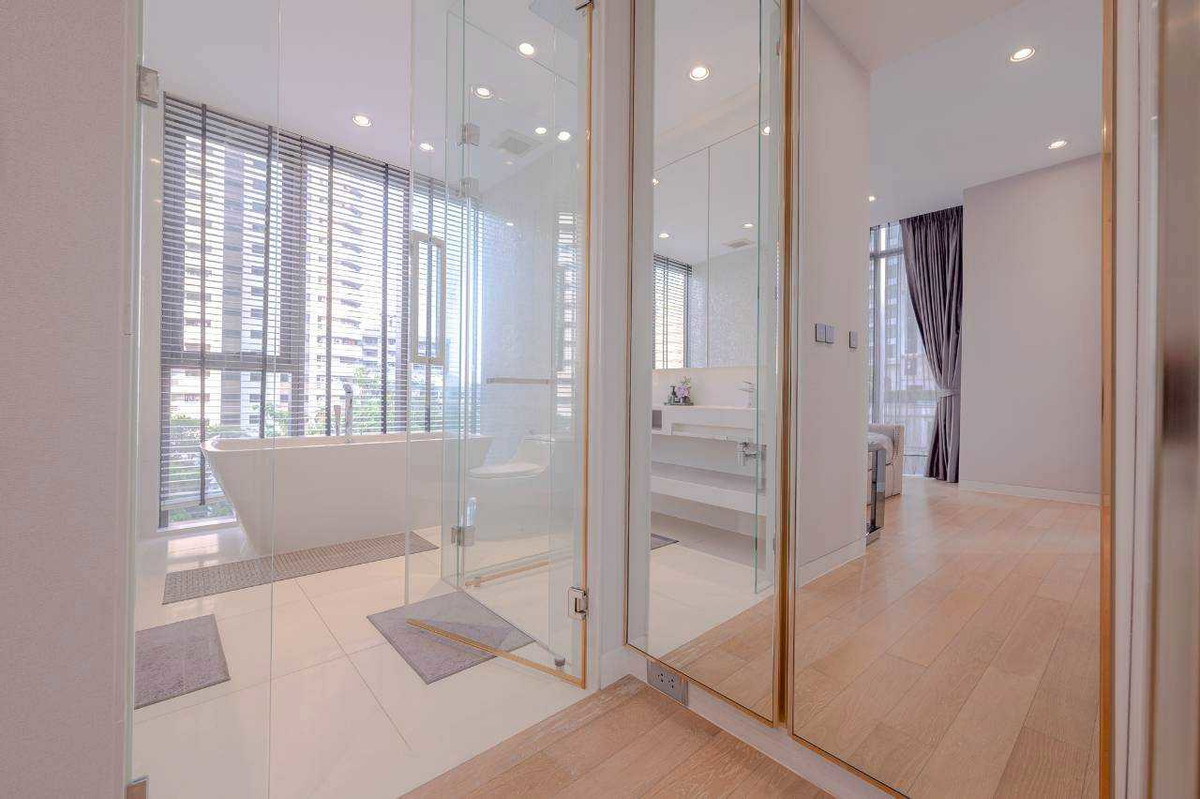 CondoSukhumvit, Asoke, Thonglor : Luxury condo at Vittorio Sukhumvit 39, convenient travel, close to BTS, shuttle available, beautiful room, fully furnished. Ready to move in immediately!!