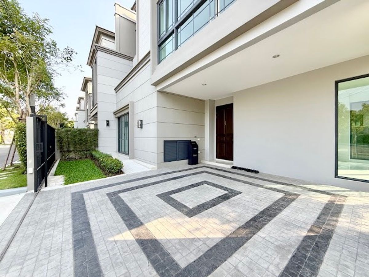 For SaleOnnut, Udomsuk : 🏛️✨Baan Klang Muang Classe Sukhumvit 77 | 3 -story twin house, 241 sq.m. 40 sq.m., 4 bedrooms, 4 bathrooms, 2 parking spaces, starting at 22.4 MB. Contact Tel.0922635410 (Earth)