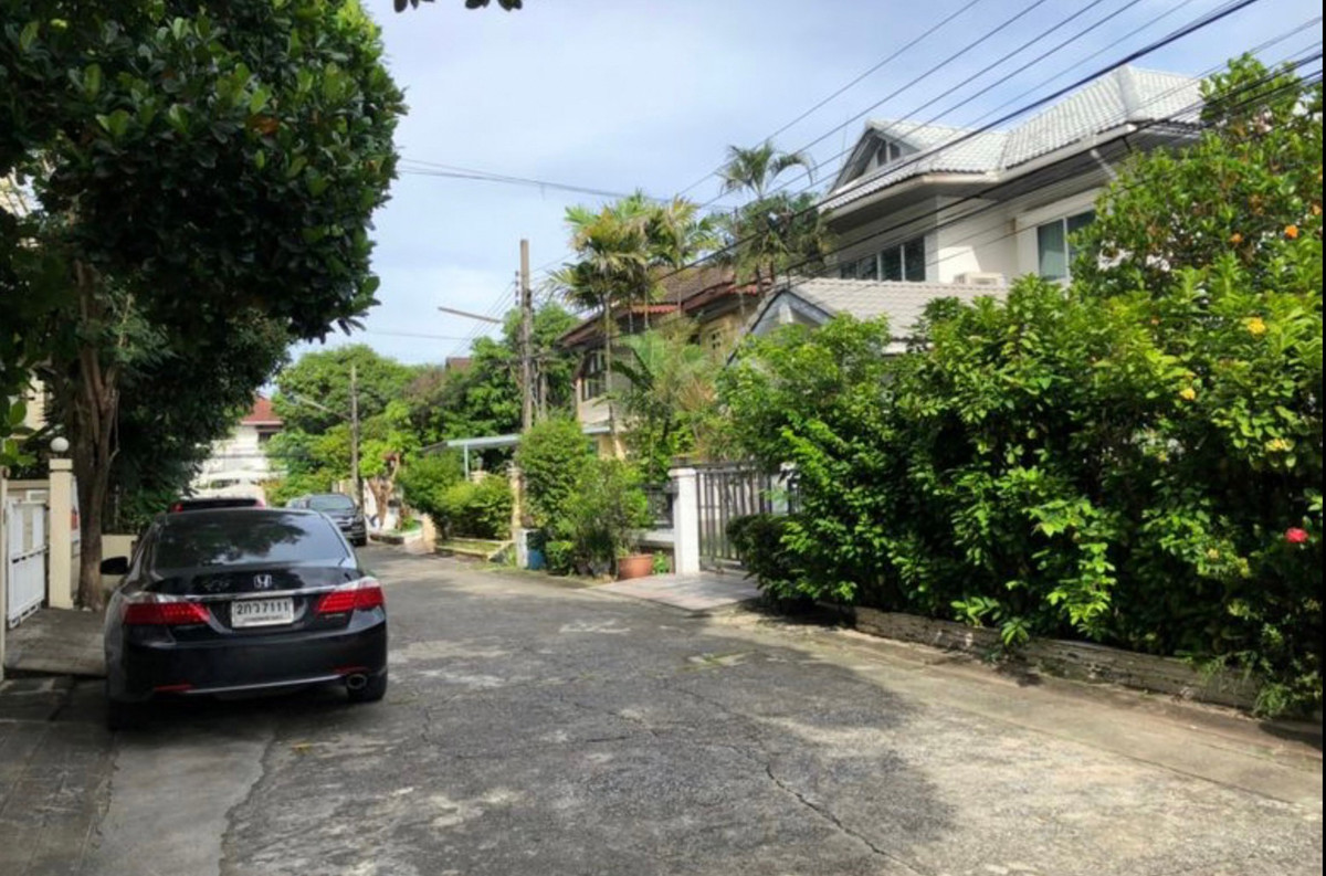 For RentHouseChaengwatana, Muangthong : house with 4 bedrooms, 4 bathrooms, behind Central Chaengwattana, air conditioners in every room