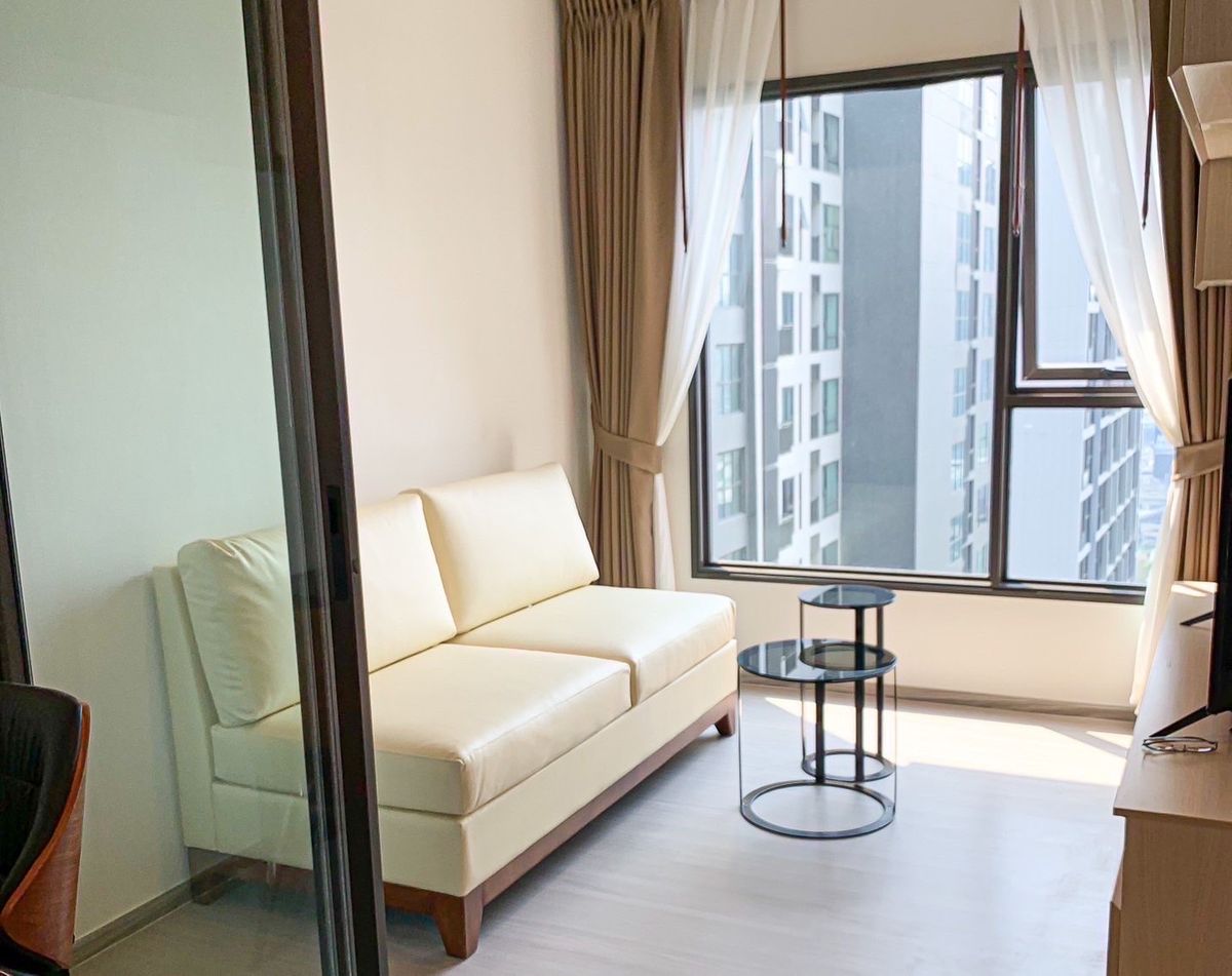 For RentCondoRama9, Petchburi, RCA : Quick rental. Life Asoke Rama 9 rooms are available in 1 bedroom, 1 bathroom.