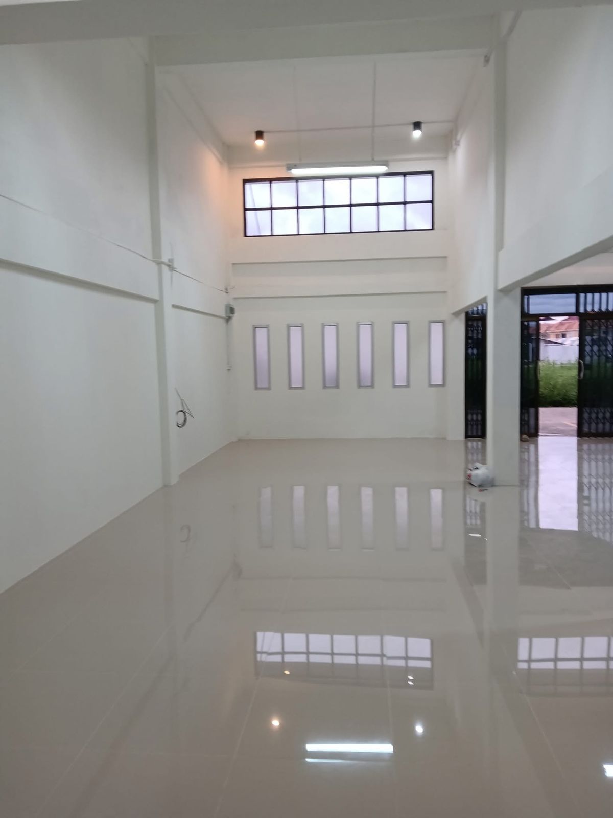 For RentShop HouseRathburana, Suksawat : Building/Home Office, 2 booths, Pracha Uthit 75, suitable for stock Can do many businesses