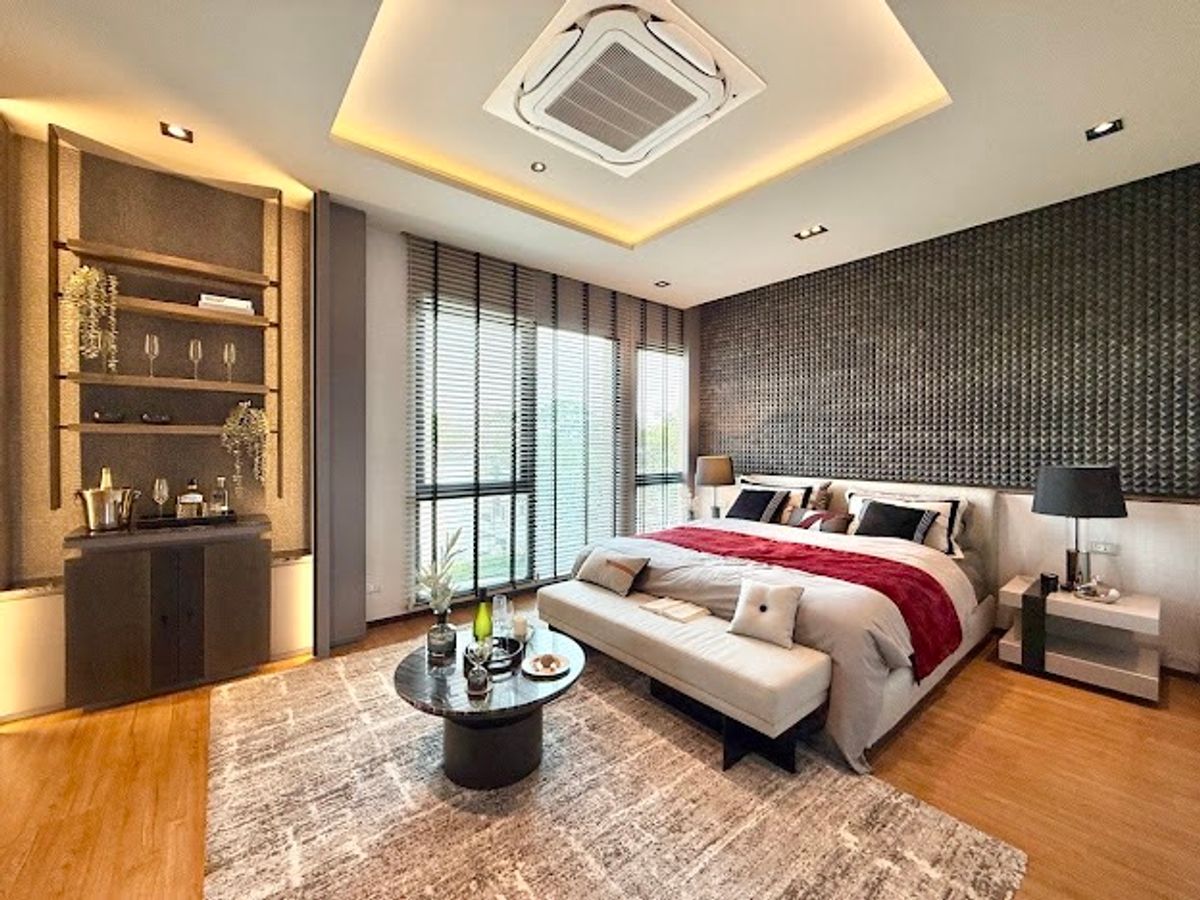 For SaleOnnut, Udomsuk : 🏛️Baan Klang Muang Classe Sukhumvit 77✨ 3.5 floor townhome size 259 sq.m. 32 sq.m. | 3 bedrooms, 4 bathrooms, 3 parking, starting 18.5 MB. Contact Tel.0922635410 (Earth)