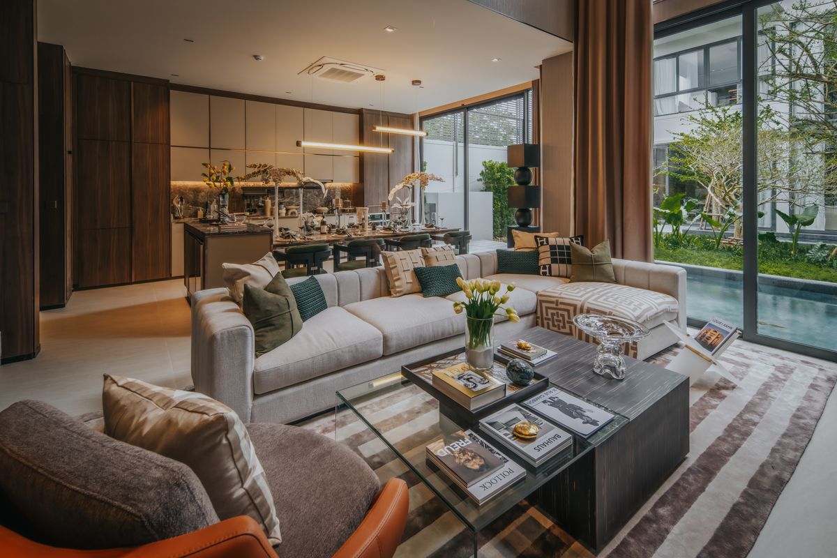 ขายบ้านรัชดา ห้วยขวาง : 🏡 บ้านเดี่ยวสุดหรู Artale Asoke-Rama9 ดีไซน์ทันสมัย 3 ห้องนอนใหญ่ 5 ห้องน้ำ ห้องนั่งเล่นเพดานสูง พร้อมวิวสระว่ายน้ำส่วนตัว ห้องครัวและแพนทรี่ครบครัน ใจกลางเมืองใกล้ถนนอโศก-พระราม 9