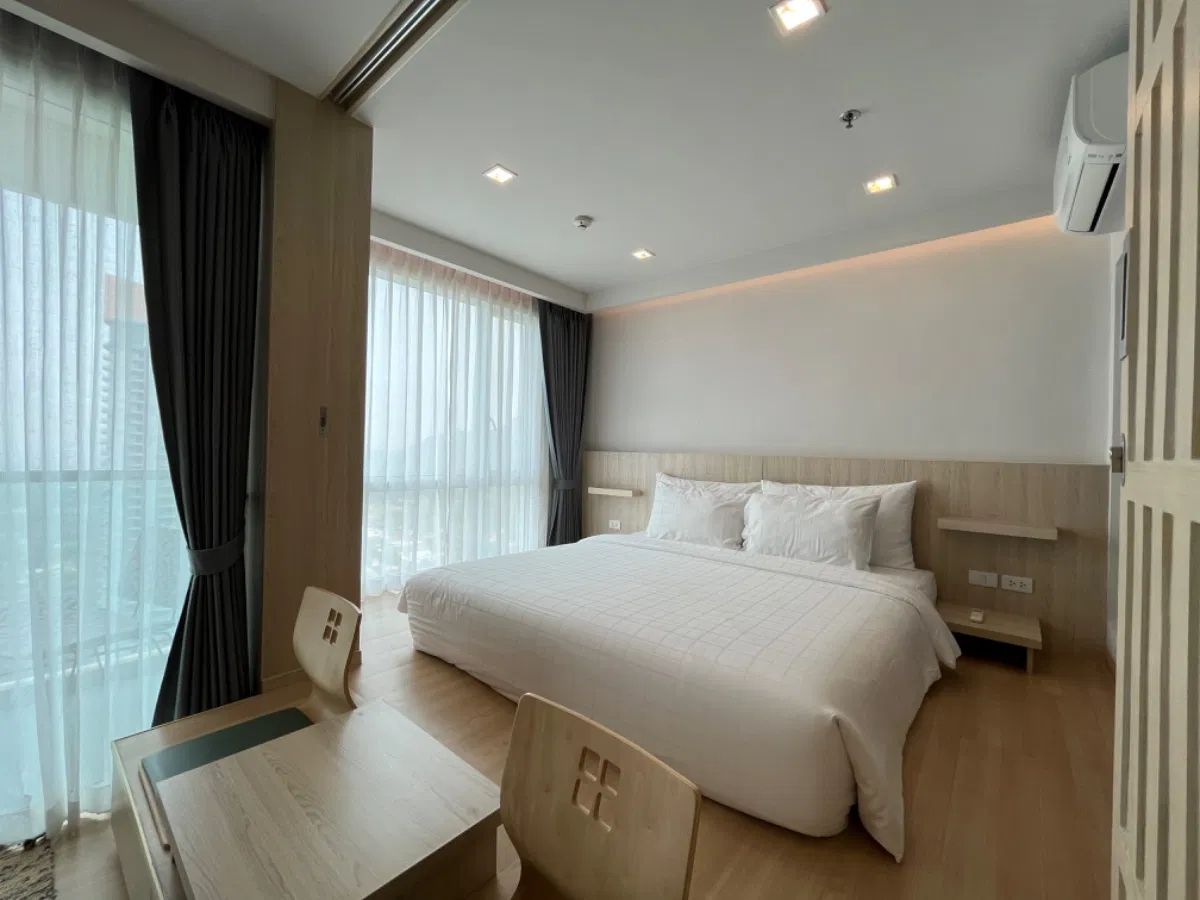 For RentCondoSriracha Laem Chabang Ban Bueng : Luxurious Japanese style,28th floor,sea/mountain view,size 35 sq m., complete furniture/electrical appliances Free Wi-Fi for only 16,000 baht/month!!!