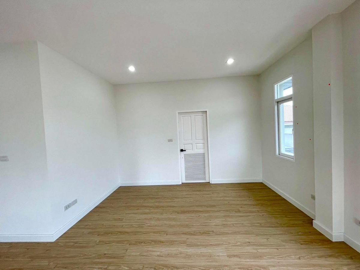 For SaleHouseMahachai Samut Sakhon : 🎉🏡 Golden opportunity! Discounted 2 million! #House No. 66 #Already rich! #Nusasiri City Rama 2 House with a private pool! 🌳💦