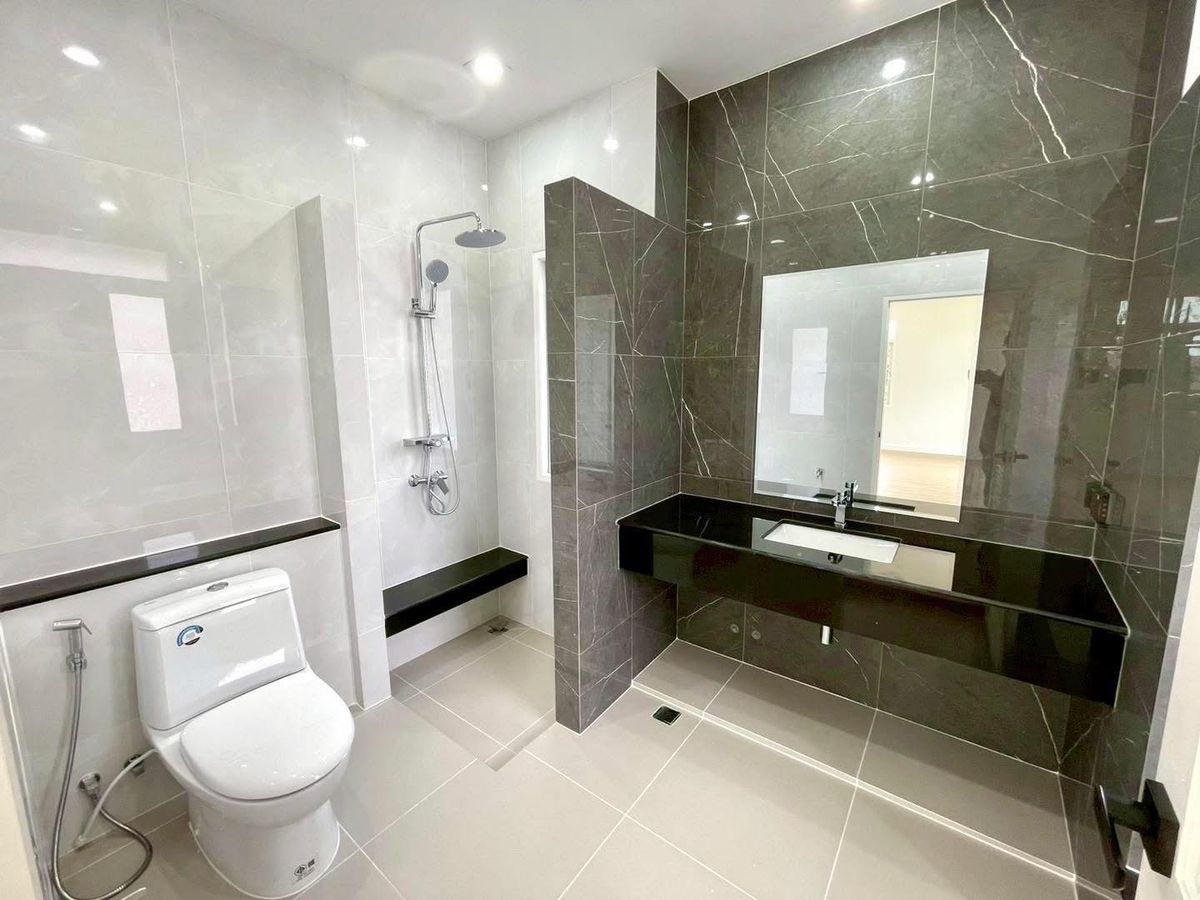 For SaleHouseMahachai Samut Sakhon : 🎉🏡 Golden opportunity! Discounted 2 million! #House No. 66 #Already rich! #Nusasiri City Rama 2 House with a private pool! 🌳💦