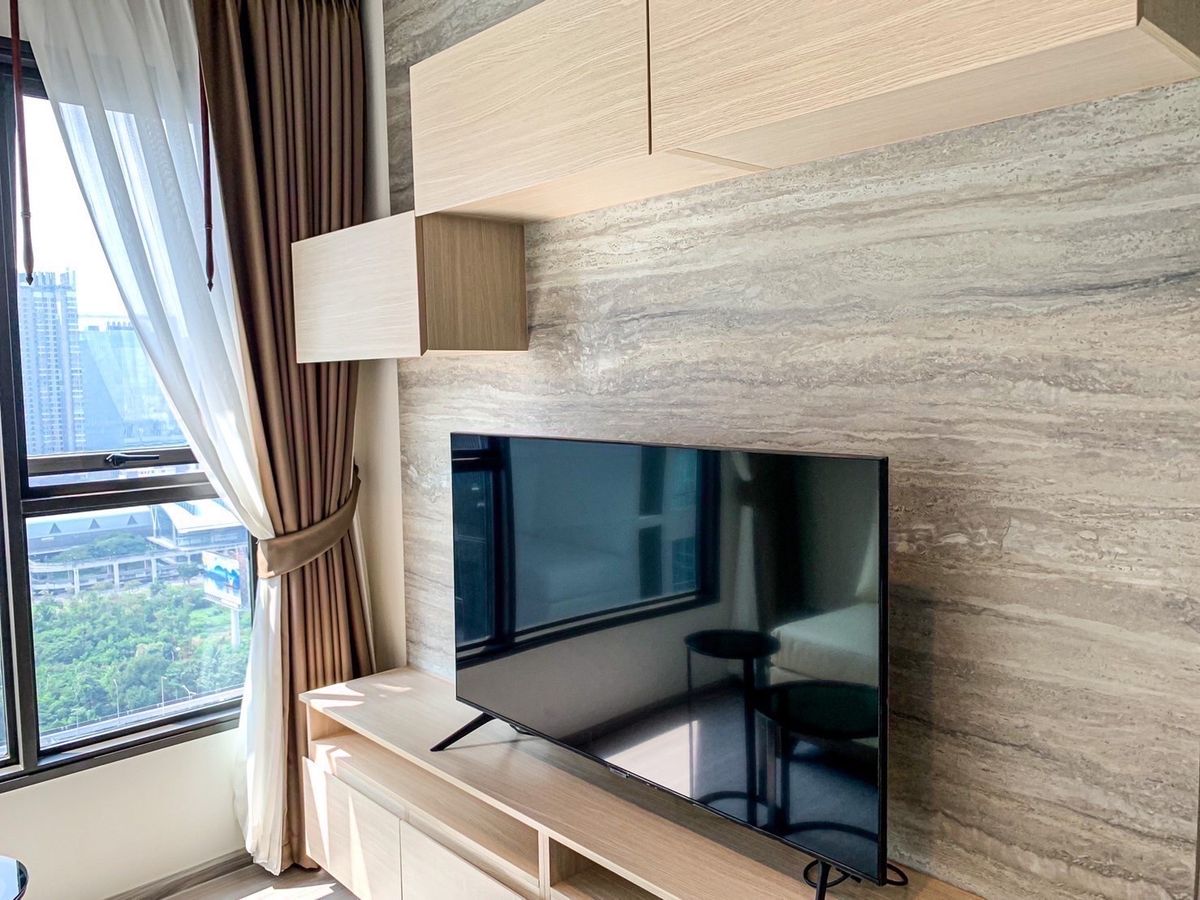 For RentCondoRama9, Petchburi, RCA : Quick rental. Life Asoke Rama 9 rooms are available in 1 bedroom, 1 bathroom.