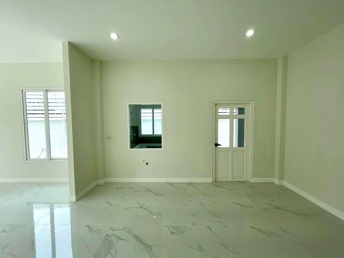 For SaleHouseMahachai Samut Sakhon : 🎉🏡 Golden opportunity! Discounted 2 million! #House No. 66 #Already rich! #Nusasiri City Rama 2 House with a private pool! 🌳💦