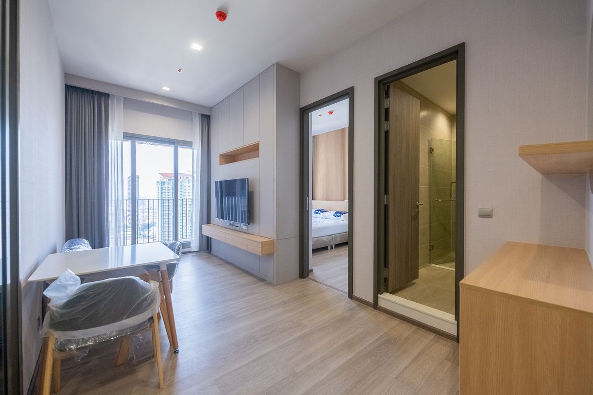 For SaleCondoSathorn, Narathiwat : River View 1 bed fully furnished high floor close to Shrewsbury International School 081-245-7349