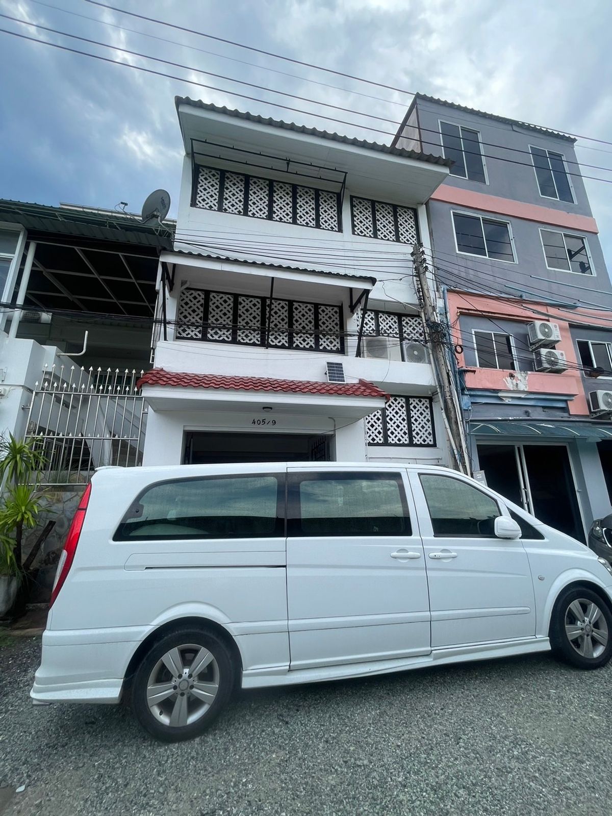 For RentTownhomePattaya, Bangsaen, Chonburi : For Rent Townhouse for Living 4 Beds Fully Furnished (S03-1900)