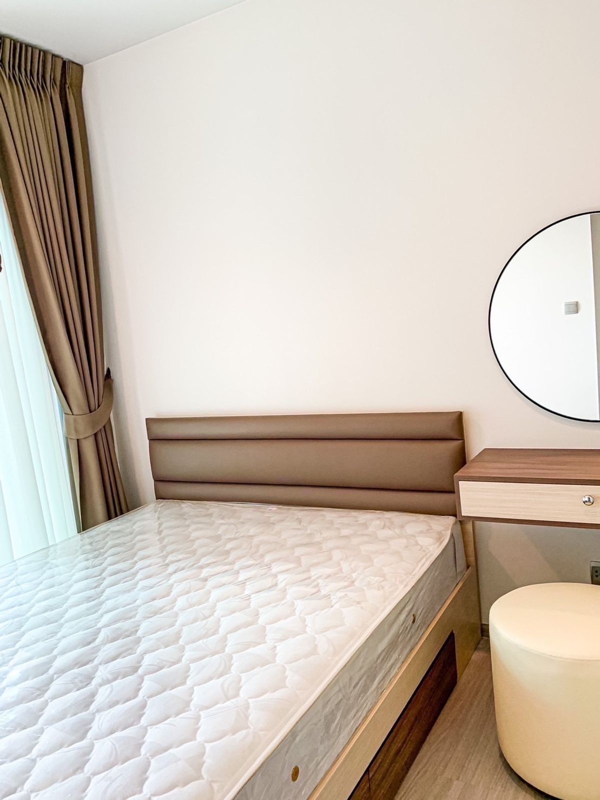 For RentCondoRama9, Petchburi, RCA : Quick rental. Life Asoke Rama 9 rooms are available in 1 bedroom, 1 bathroom.