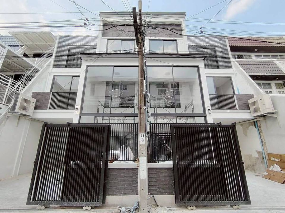 ให้เช่าโฮมออฟฟิศสุขุมวิท อโศก ทองหล่อ : LTHC12668 – Home office FOR RENT in Ekkamai 22 Size 21 Sqw. 200+ Sqm. 3 beds 3 baths Near BTS Ekkamai Station ONLY 85K/Month