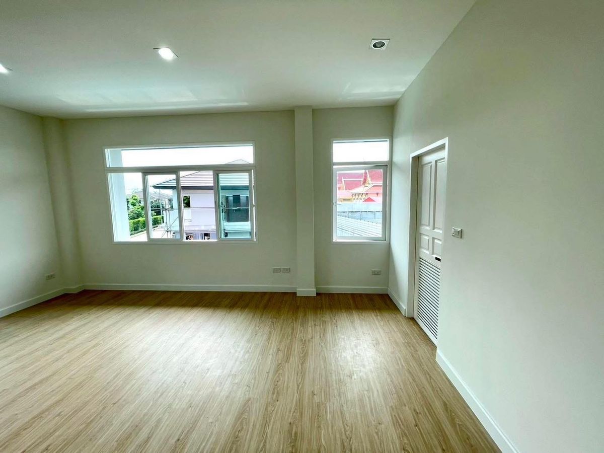 For SaleHouseMahachai Samut Sakhon : 🎉🏡 Golden opportunity! Discounted 2 million! #House No. 66 #Already rich! #Nusasiri City Rama 2 House with a private pool! 🌳💦