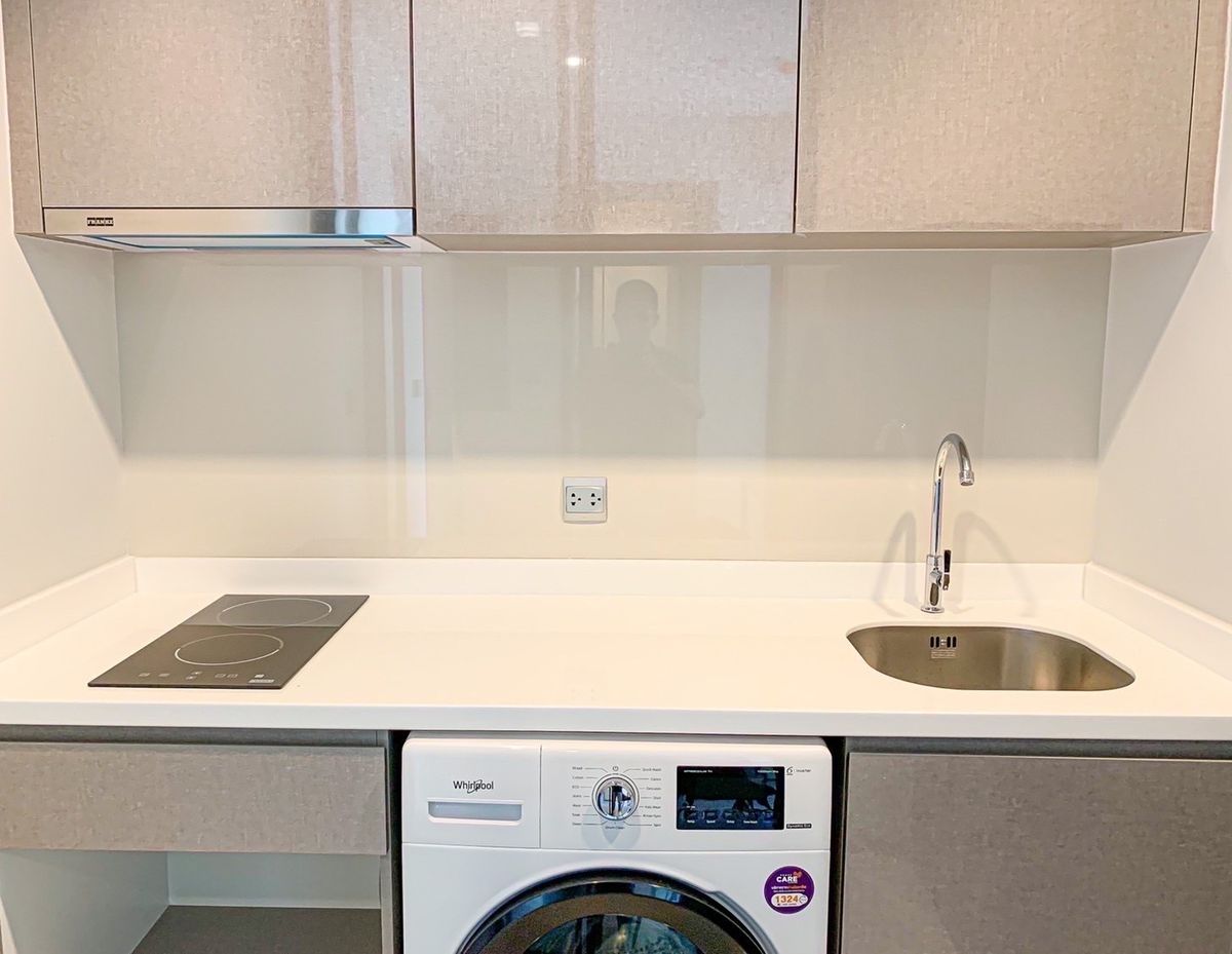 For RentCondoRama9, Petchburi, RCA : Quick rental. Life Asoke Rama 9 rooms are available in 1 bedroom, 1 bathroom.