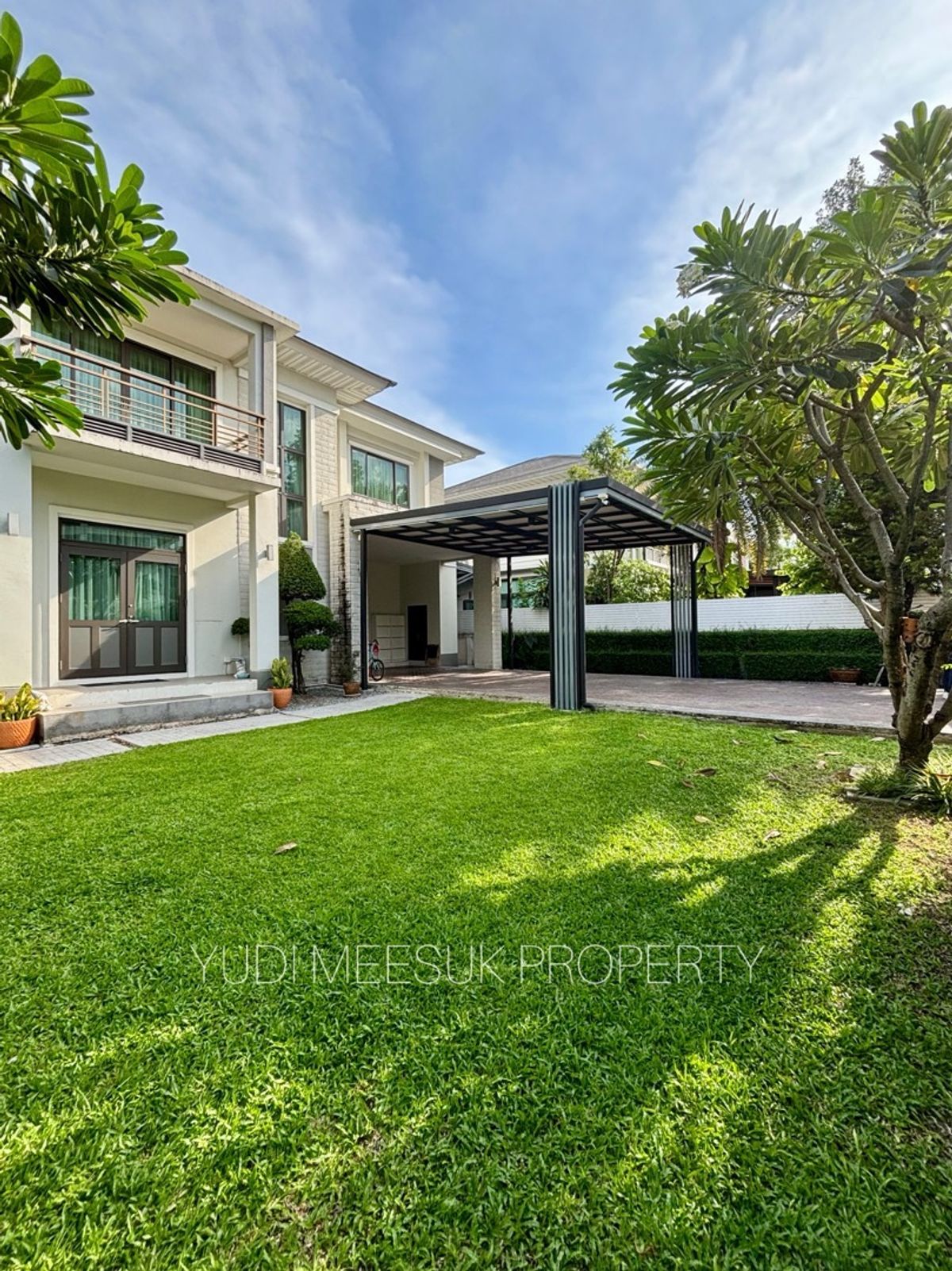For SaleHouseLadkrabang, Suwannaphum Airport : Rent 130,000 // Sell 15.5 million