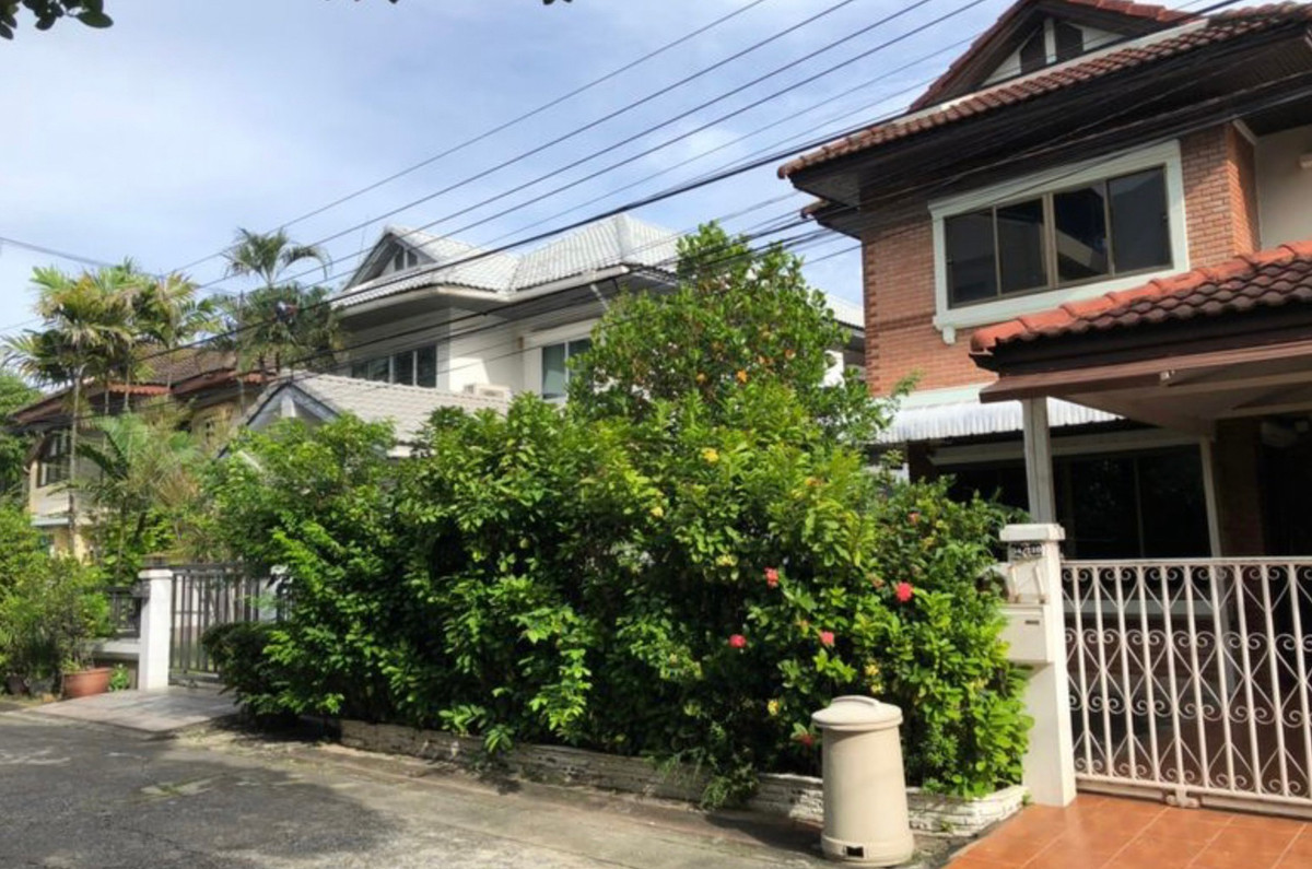 For RentHouseChaengwatana, Muangthong : house with 4 bedrooms, 4 bathrooms, behind Central Chaengwattana, air conditioners in every room