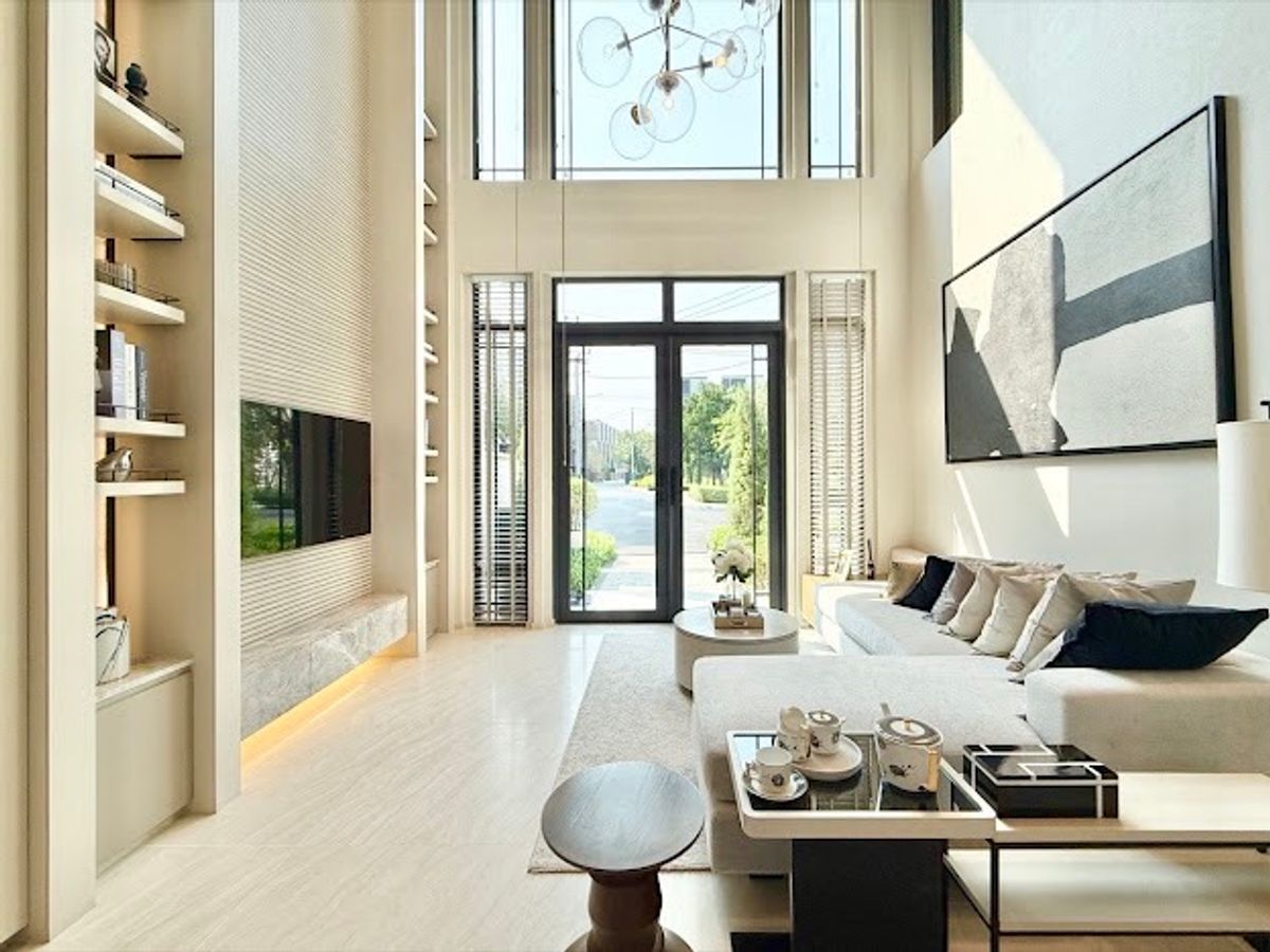 For SaleOnnut, Udomsuk : 🏛️✨Baan Klang Muang Classe Sukhumvit 77 | Selling a 3 -story townhome, 214 sq.m., 43 sq.w. 2 bedrooms, 3 bathrooms, 2 parking spaces, starting at 21.85 MB. Contact Tel.0922635410 (Earth)