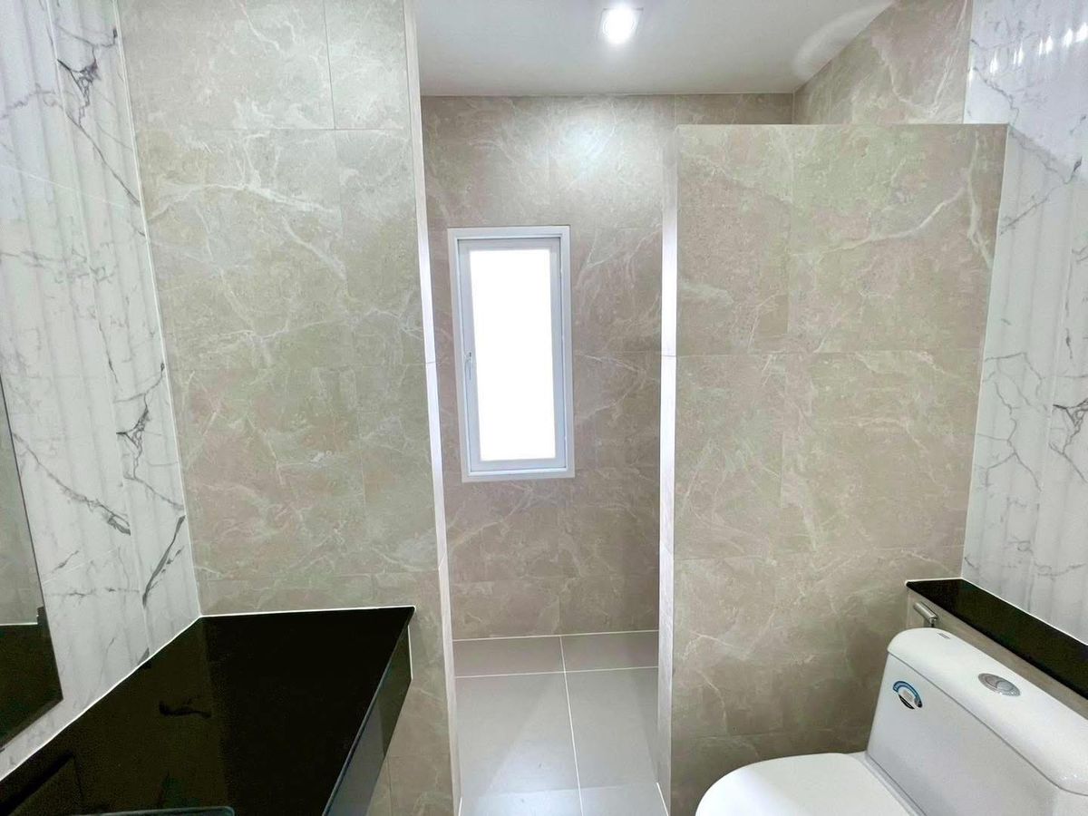 For SaleHouseMahachai Samut Sakhon : 🎉🏡 Golden opportunity! Discounted 2 million! #House No. 66 #Already rich! #Nusasiri City Rama 2 House with a private pool! 🌳💦