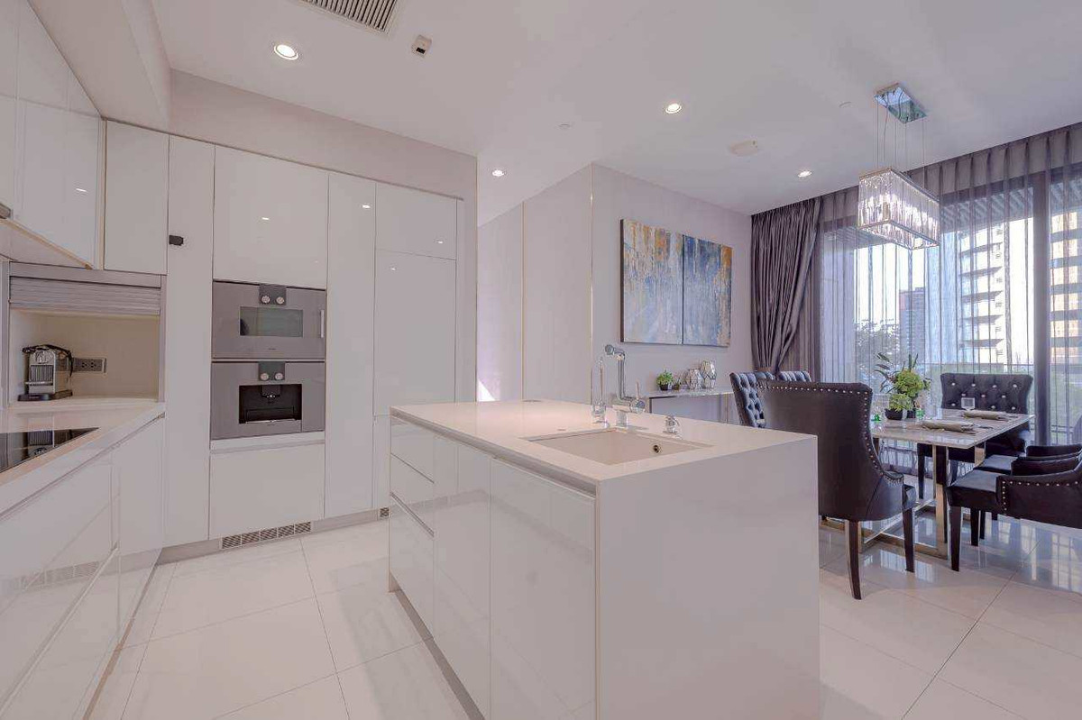 CondoSukhumvit, Asoke, Thonglor : Luxury condo at Vittorio Sukhumvit 39, convenient travel, close to BTS, shuttle available, beautiful room, fully furnished. Ready to move in immediately!!