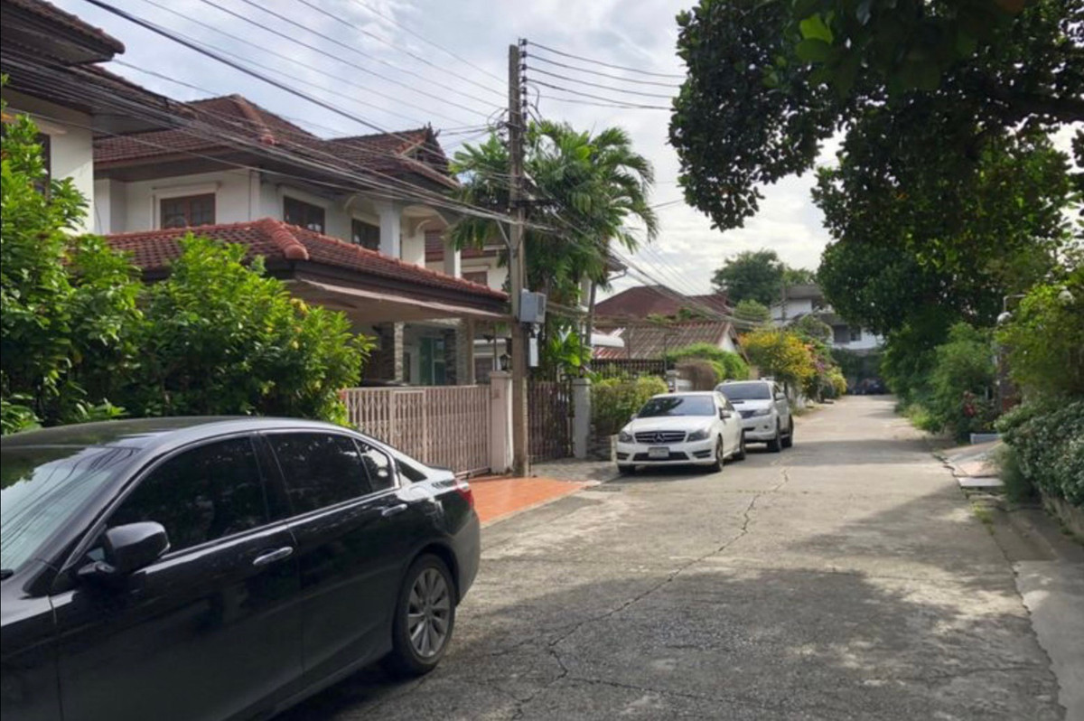 For RentHouseChaengwatana, Muangthong : house with 4 bedrooms, 4 bathrooms, behind Central Chaengwattana, air conditioners in every room