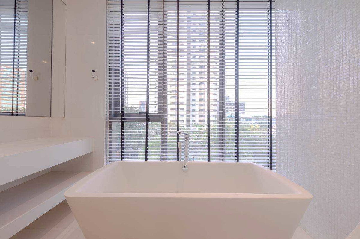 CondoSukhumvit, Asoke, Thonglor : Luxury condo at Vittorio Sukhumvit 39, convenient travel, close to BTS, shuttle available, beautiful room, fully furnished. Ready to move in immediately!!