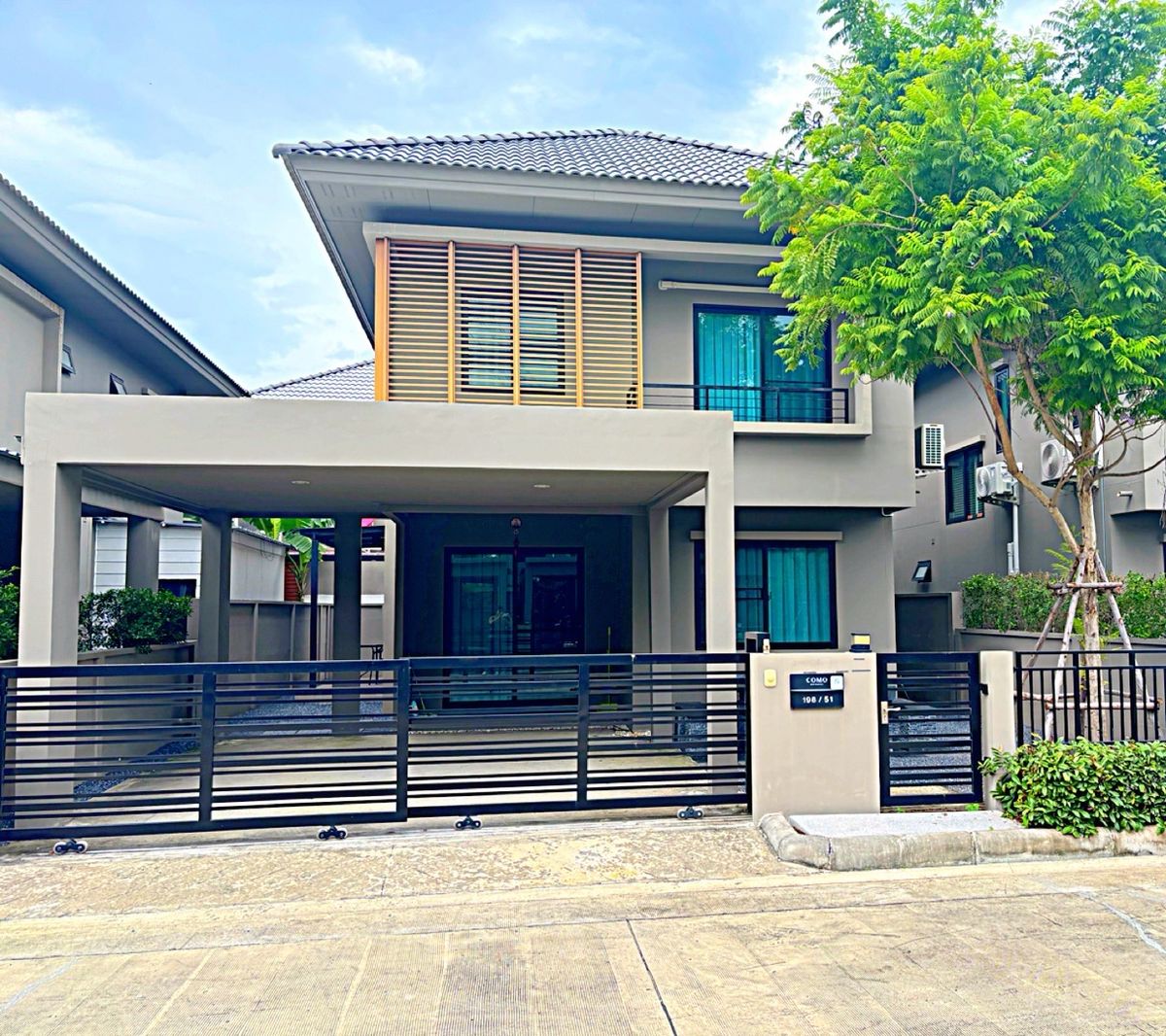 For RentHouseBangna, Bearing, Lasalle : ✨ 出租 Como Botanica 独栋别墅（Bangna区） ✨ Modern House for Rent at Como Botanica Bangna ✨📍 Prime location near Mega Bangna, TCIS International School, and expressways — easy and convenient access 