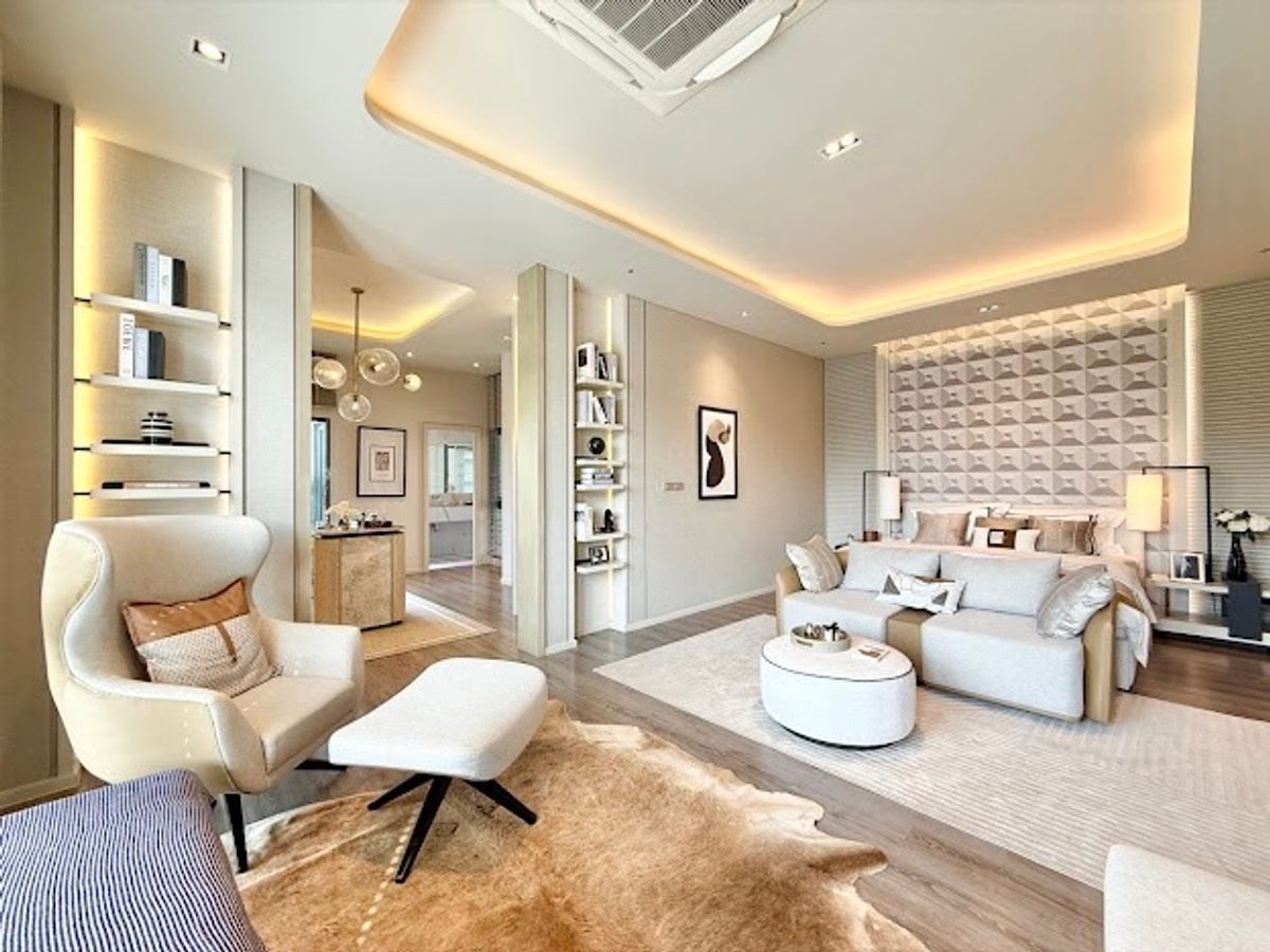 For SaleOnnut, Udomsuk : 🏛️Baan Klang Muang Class Sukhumvit 77✨ House for sale, 3 -story townhome, size 214 sq.m., 43 sq.w. | 2 bedrooms, 3 bathrooms, 2 parking spaces, starting at 21.85 MB. Contact Tel.0922635410 (Earth)