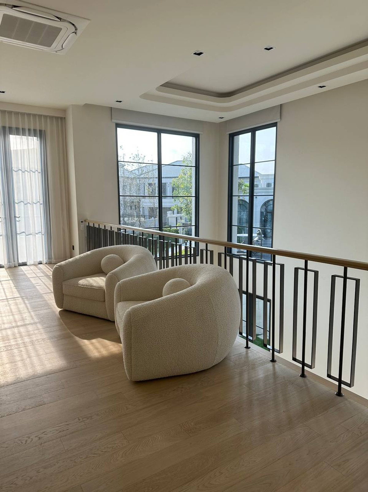 ขาย! พูลวิลลาหรู 2 ชั้น ARCADE by Patta 4 ห้องนอน 5 ห้องน้ำ 490 ตร.ม. ซื้อในนามบริษัท Loading...