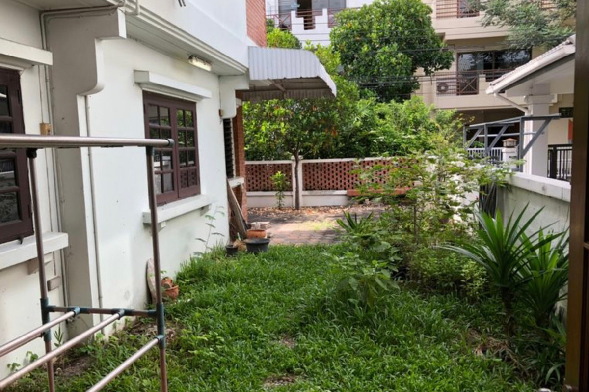 For RentHouseChaengwatana, Muangthong : house with 4 bedrooms, 4 bathrooms, behind Central Chaengwattana, air conditioners in every room