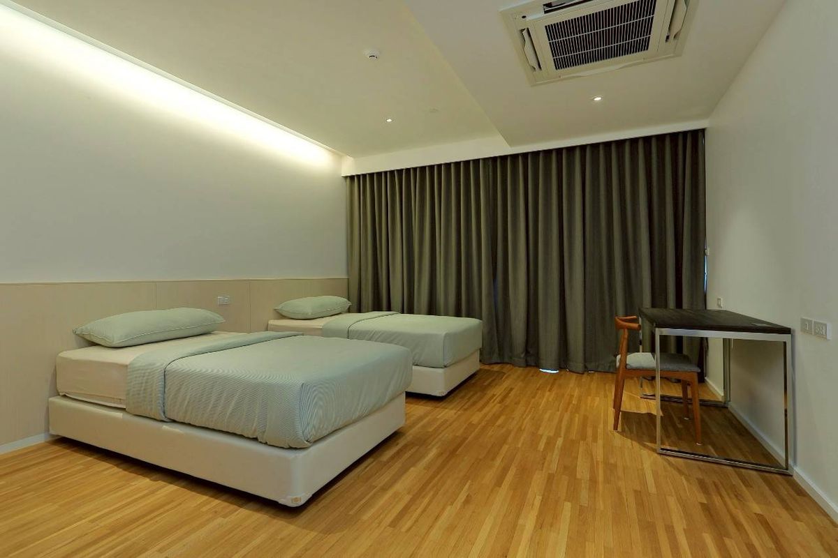 For RentSukhumvit, Asoke, Thonglor : ✨ Luxury 2-Bedroom Condo for Rent – Spacious, Fully Furnished, Pet-Friendly, Ideal for Families, Prime Location Near BTS Phrom Phong with Easy Access to the City