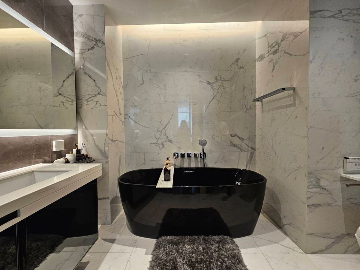 ขายคอนโดสุขุมวิท อโศก ทองหล่อ : คอนโดหรู 1 นอน พร้อมเฟอร์ ใกล้ BTS ทองหล่อ 081-245-7349