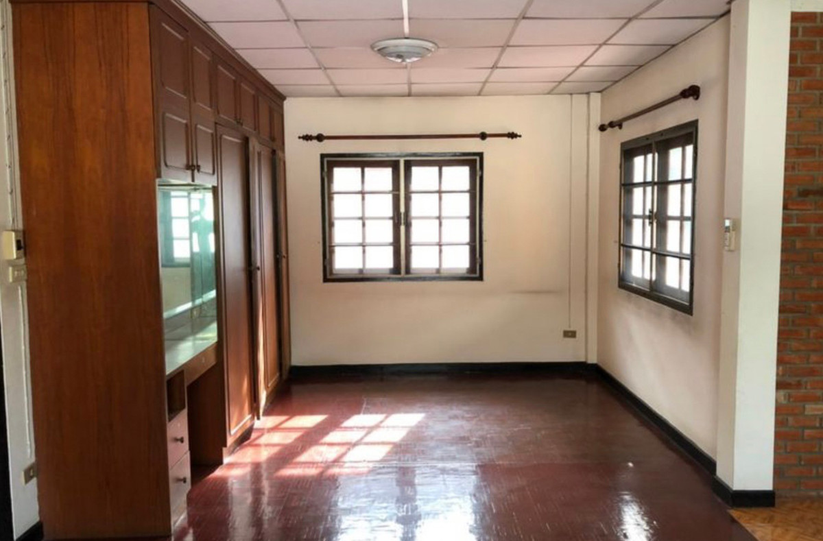 For RentHouseChaengwatana, Muangthong : house with 4 bedrooms, 4 bathrooms, behind Central Chaengwattana, air conditioners in every room