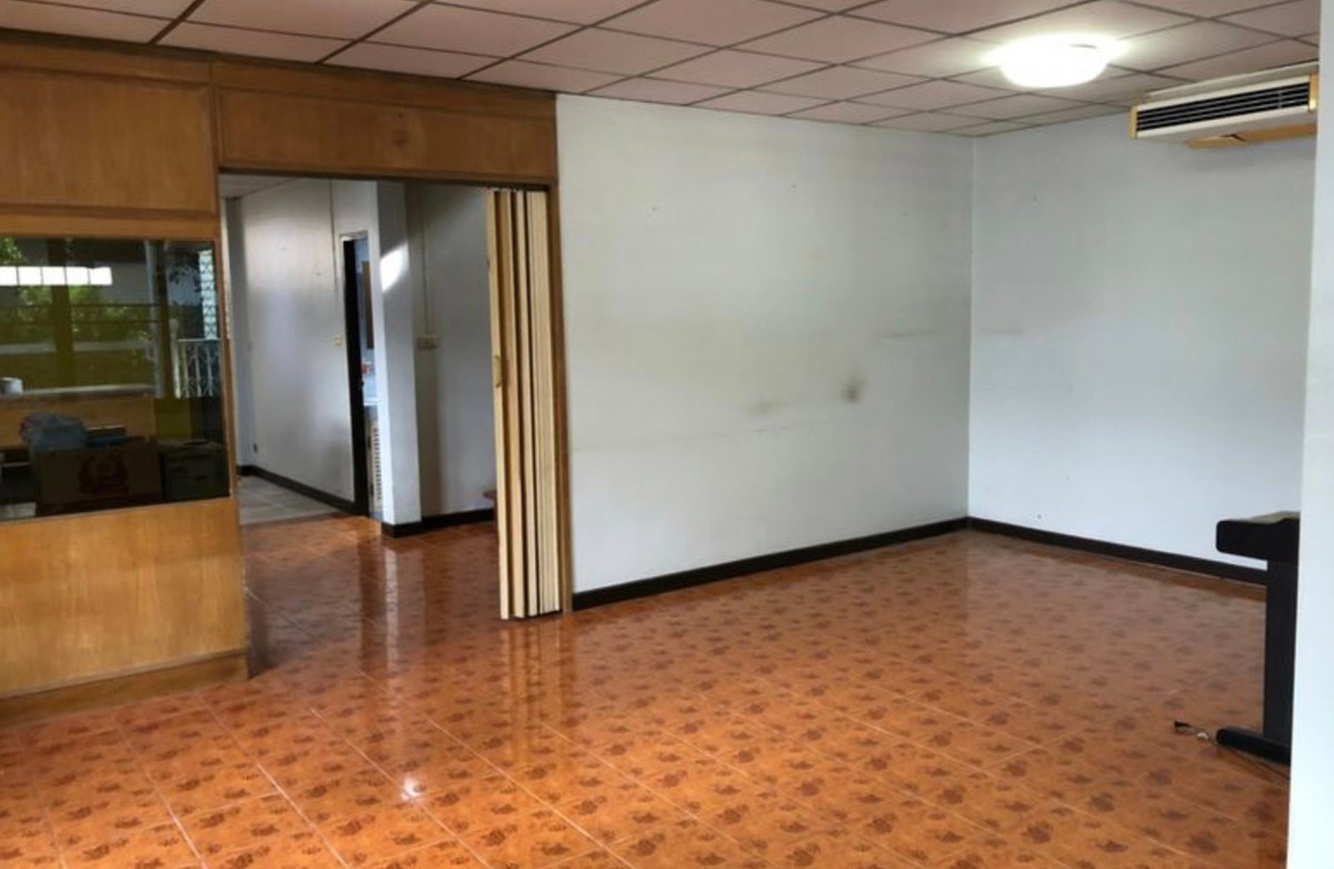 For RentHouseChaengwatana, Muangthong : house with 4 bedrooms, 4 bathrooms, behind Central Chaengwattana, air conditioners in every room