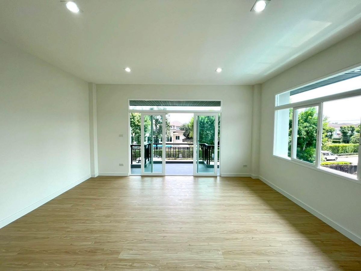 For SaleHouseMahachai Samut Sakhon : 🎉🏡 Golden opportunity! Discounted 2 million! #House No. 66 #Already rich! #Nusasiri City Rama 2 House with a private pool! 🌳💦