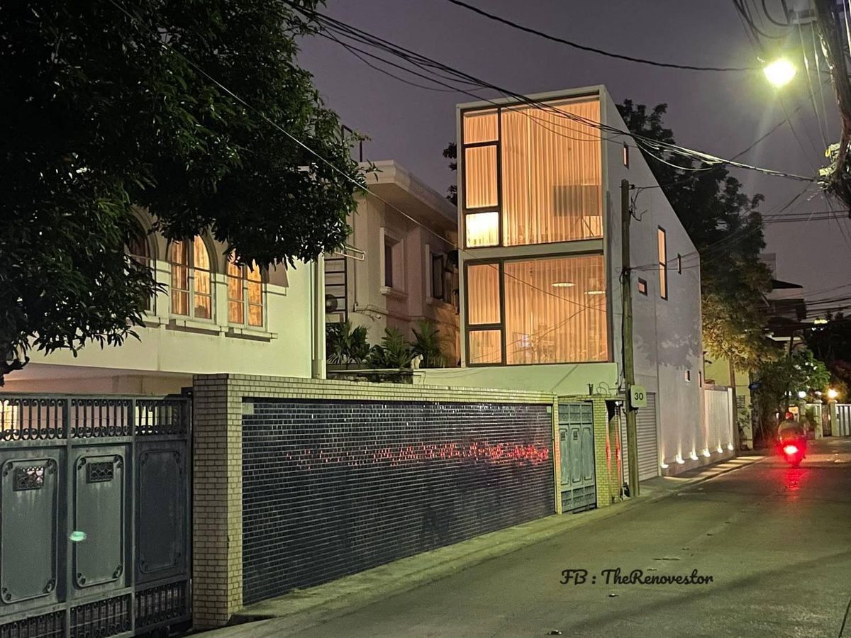 ขายทาวน์โฮมอารีย์ อนุสาวรีย์ :  Minimalism & Unique Modern Furnished Home Near BTS – Stylish Living 🔥 READY TO MOVE IN 🔥