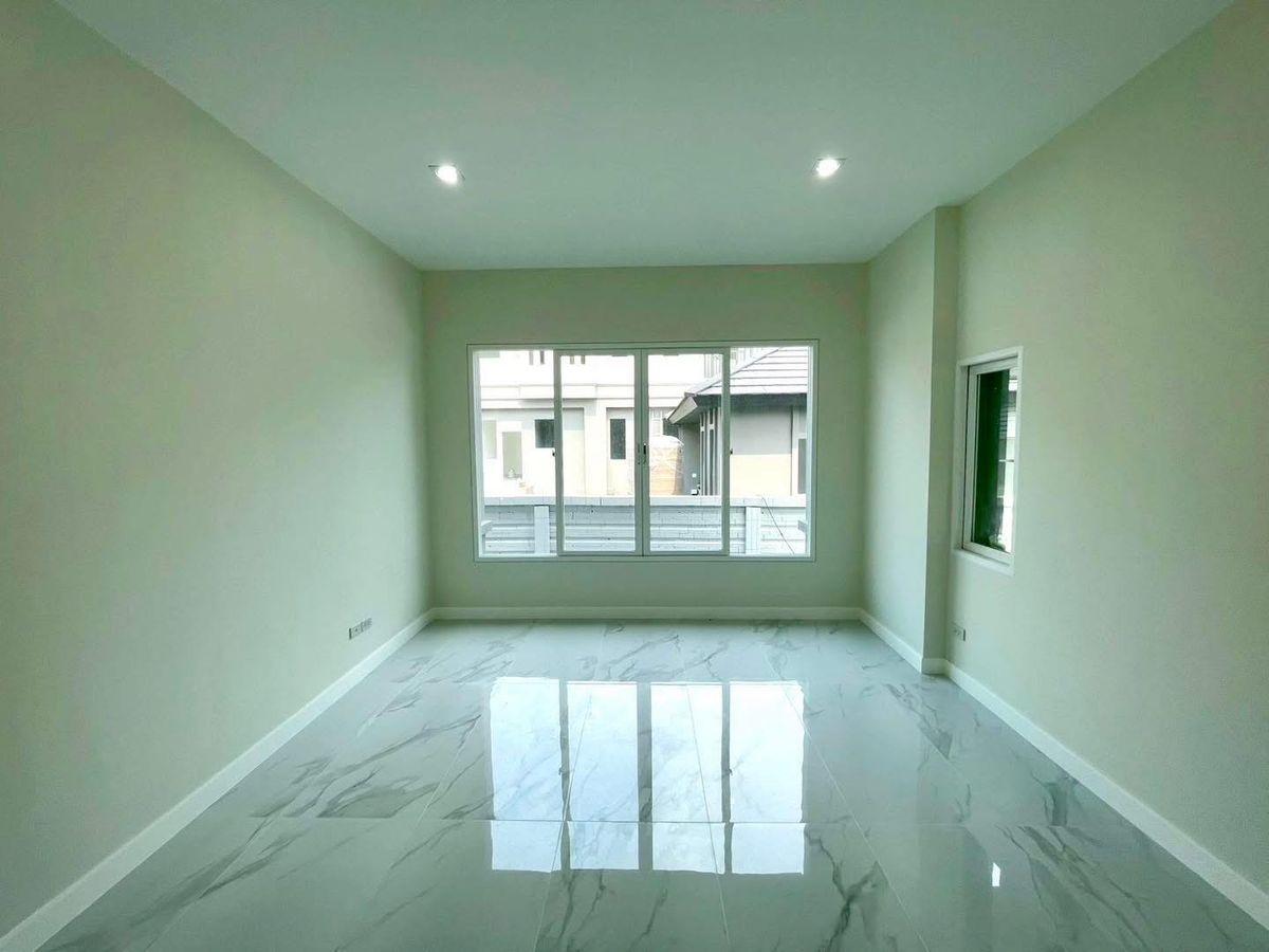 For SaleHouseMahachai Samut Sakhon : 🎉🏡 Golden opportunity! Discounted 2 million! #House No. 66 #Already rich! #Nusasiri City Rama 2 House with a private pool! 🌳💦