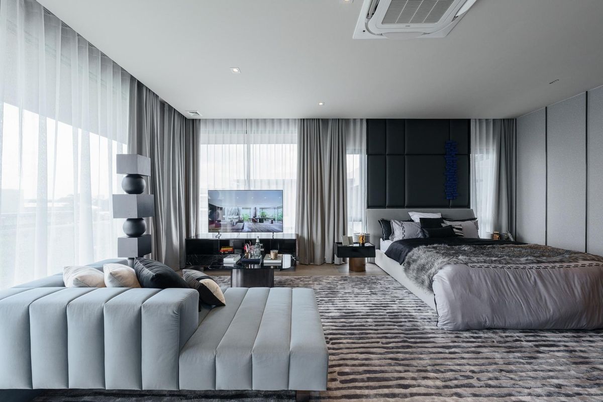 ขายบ้านพระราม 9 เพชรบุรีตัดใหม่ RCA : 🏡 บ้านเดี่ยวสุดหรู Artale Asoke-Rama9 ดีไซน์ทันสมัย 3 ห้องนอนใหญ่ 5 ห้องน้ำ ห้องนั่งเล่นเพดานสูง พร้อมวิวสระว่ายน้ำส่วนตัว ห้องครัวและแพนทรี่ครบครัน ใจกลางเมืองใกล้ถนนอโศก-พระราม 9