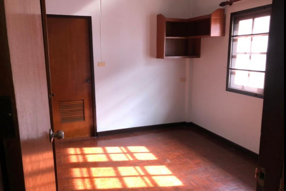 For RentHouseChaengwatana, Muangthong : house with 4 bedrooms, 4 bathrooms, behind Central Chaengwattana, air conditioners in every room