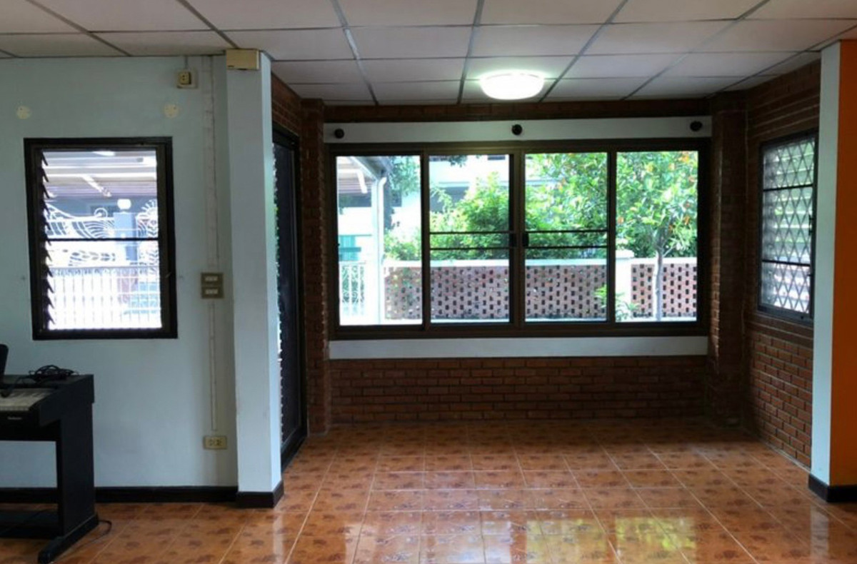 For RentHouseChaengwatana, Muangthong : house with 4 bedrooms, 4 bathrooms, behind Central Chaengwattana, air conditioners in every room