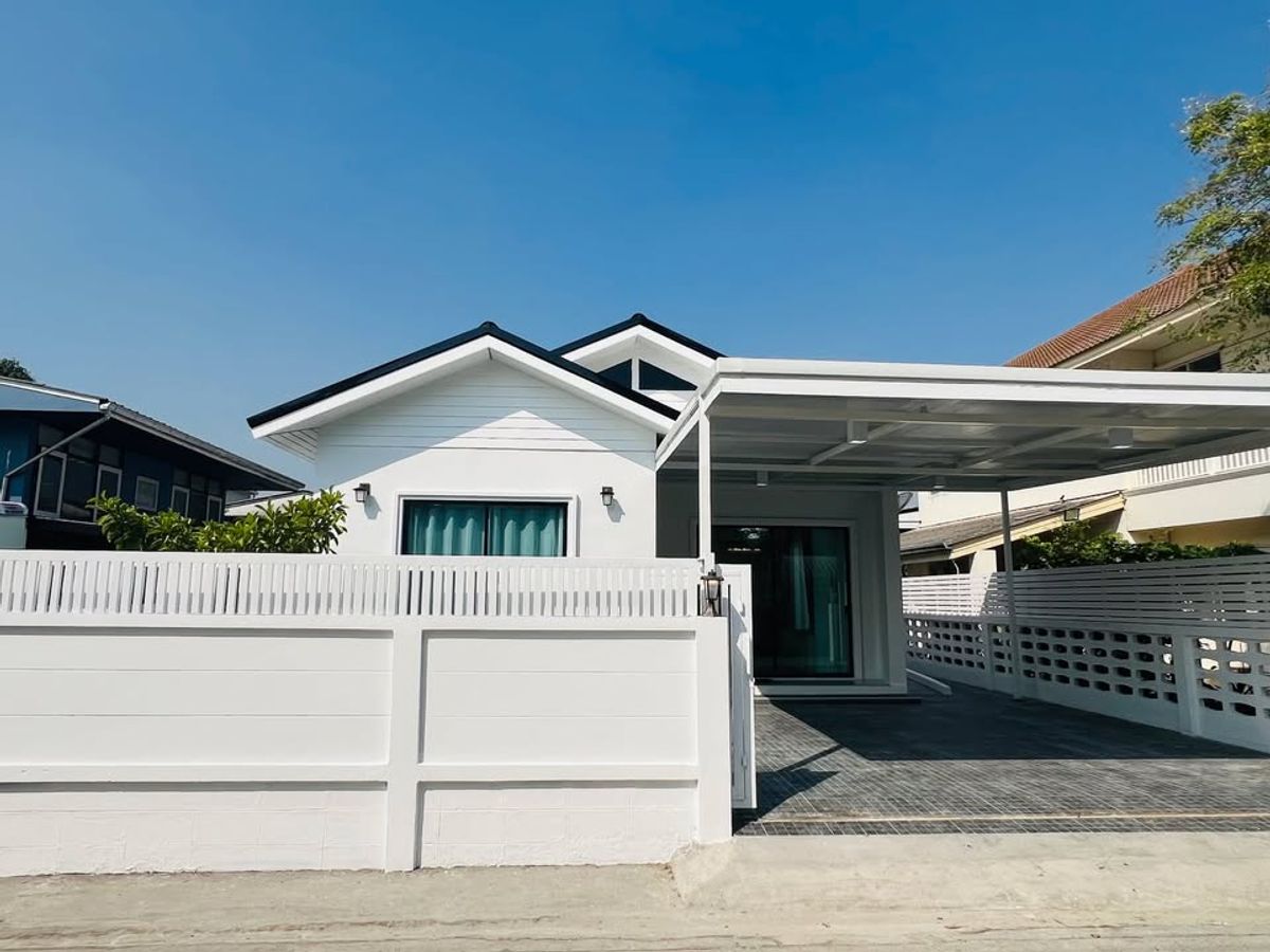 For RentHouseBangna, Bearing, Lasalle : 1 storey detached house with beautiful decorative furniture for rent in Bang Na area near Mega Bangna