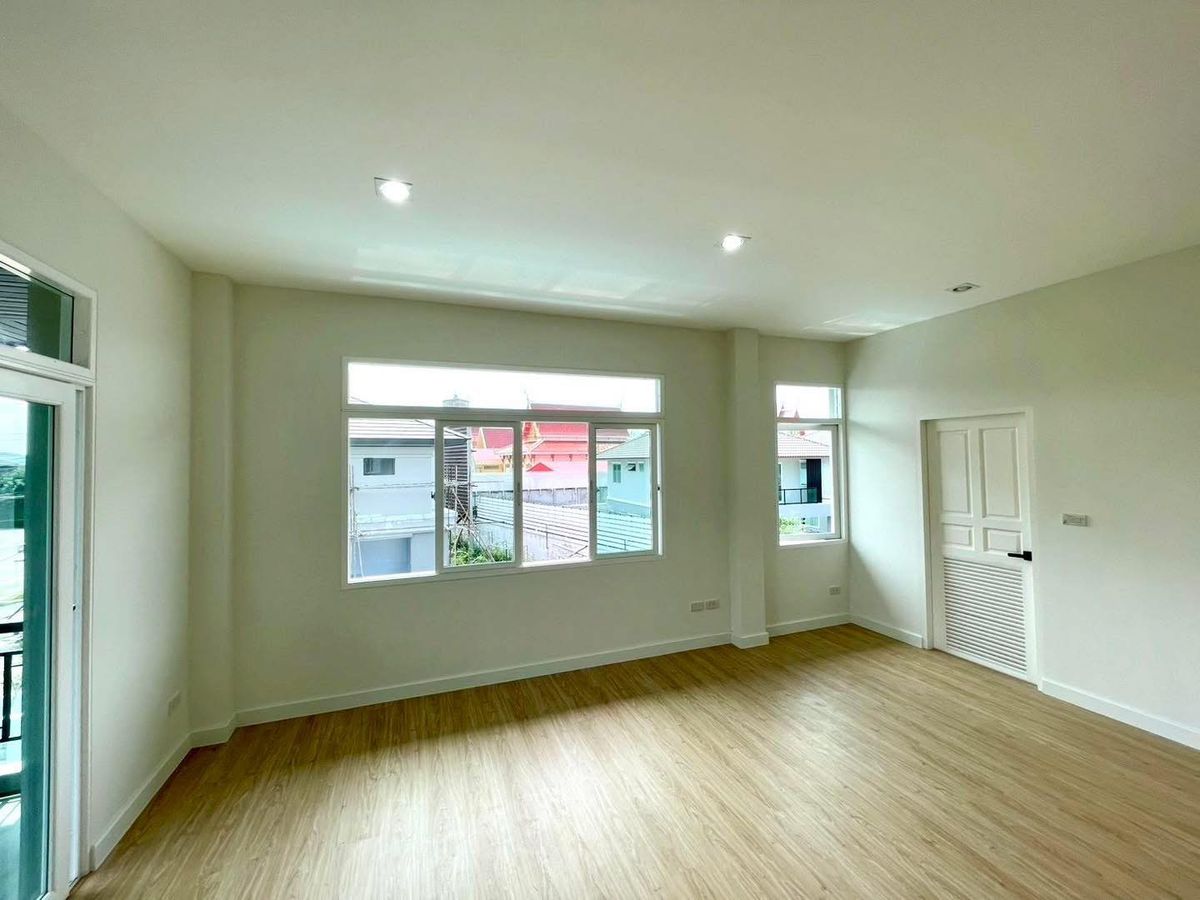 For SaleHouseMahachai Samut Sakhon : 🎉🏡 Golden opportunity! Discounted 2 million! #House No. 66 #Already rich! #Nusasiri City Rama 2 House with a private pool! 🌳💦