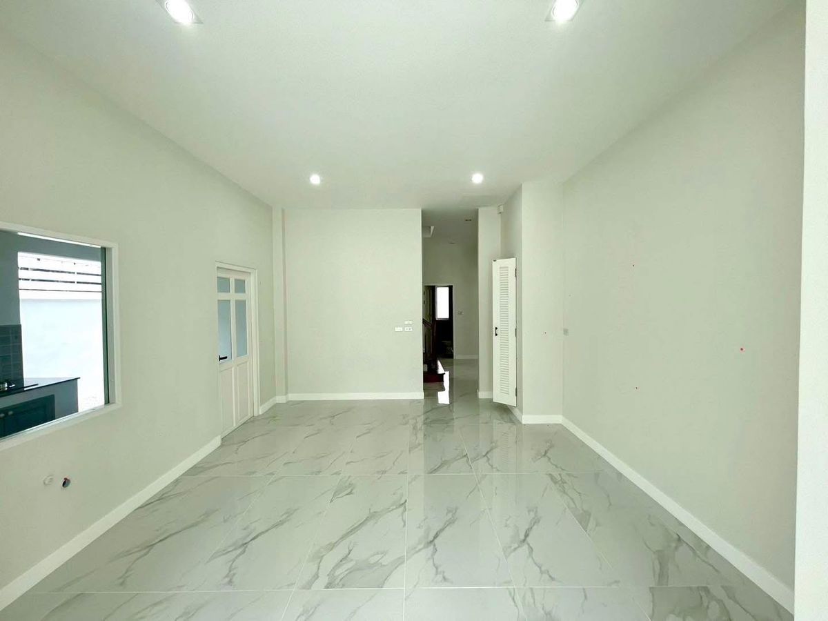 For SaleHouseMahachai Samut Sakhon : 🎉🏡 Golden opportunity! Discounted 2 million! #House No. 66 #Already rich! #Nusasiri City Rama 2 House with a private pool! 🌳💦