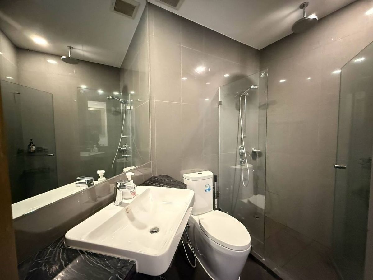 For RentCondoSiam Paragon ,Chulalongkorn,Samyan : Ashton Chula Silom【𝐑𝐄𝐍𝐓】🔥The room has dimensions, good lighting, warm but sharp design, with a great city view🔥 Contact Line ID: @hacondo