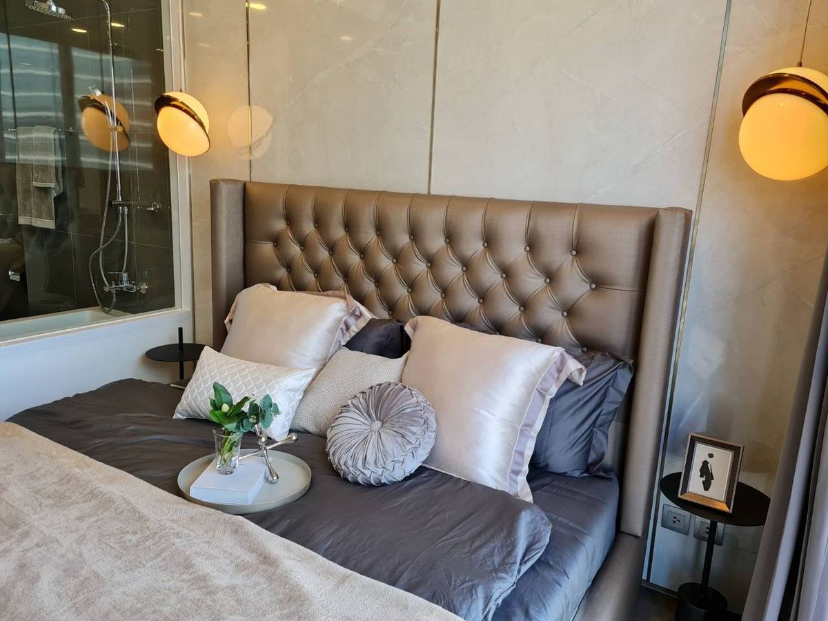 For RentCondoSiam Paragon ,Chulalongkorn,Samyan : Ashton Chula Silom【𝐑𝐄𝐍𝐓】🔥Simple and elegant but cool in every dimension. Sharp design with every line. Neatly built-in to fit every corner of the room🔥 Contact Line ID: @hacondo